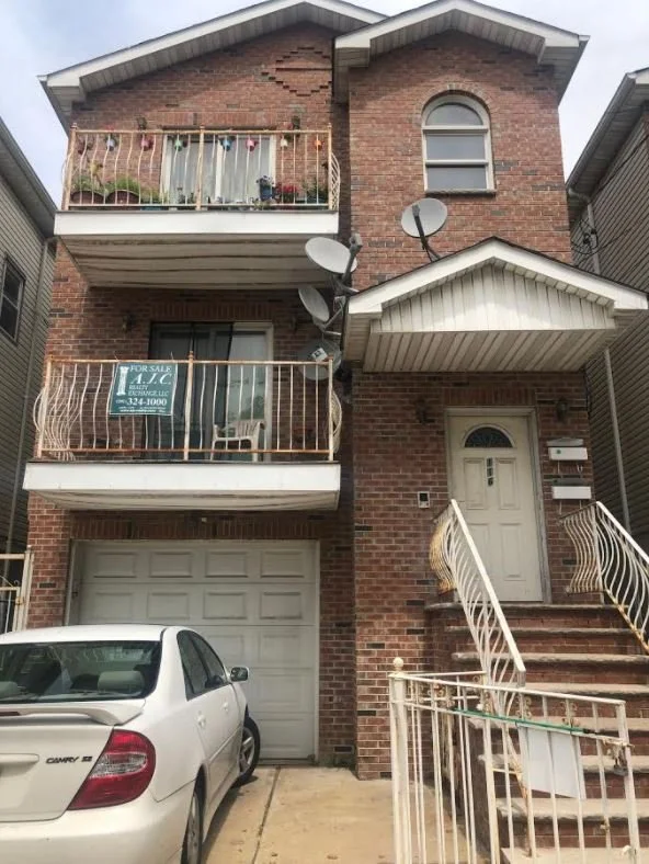 Exterior of home 2.JPG