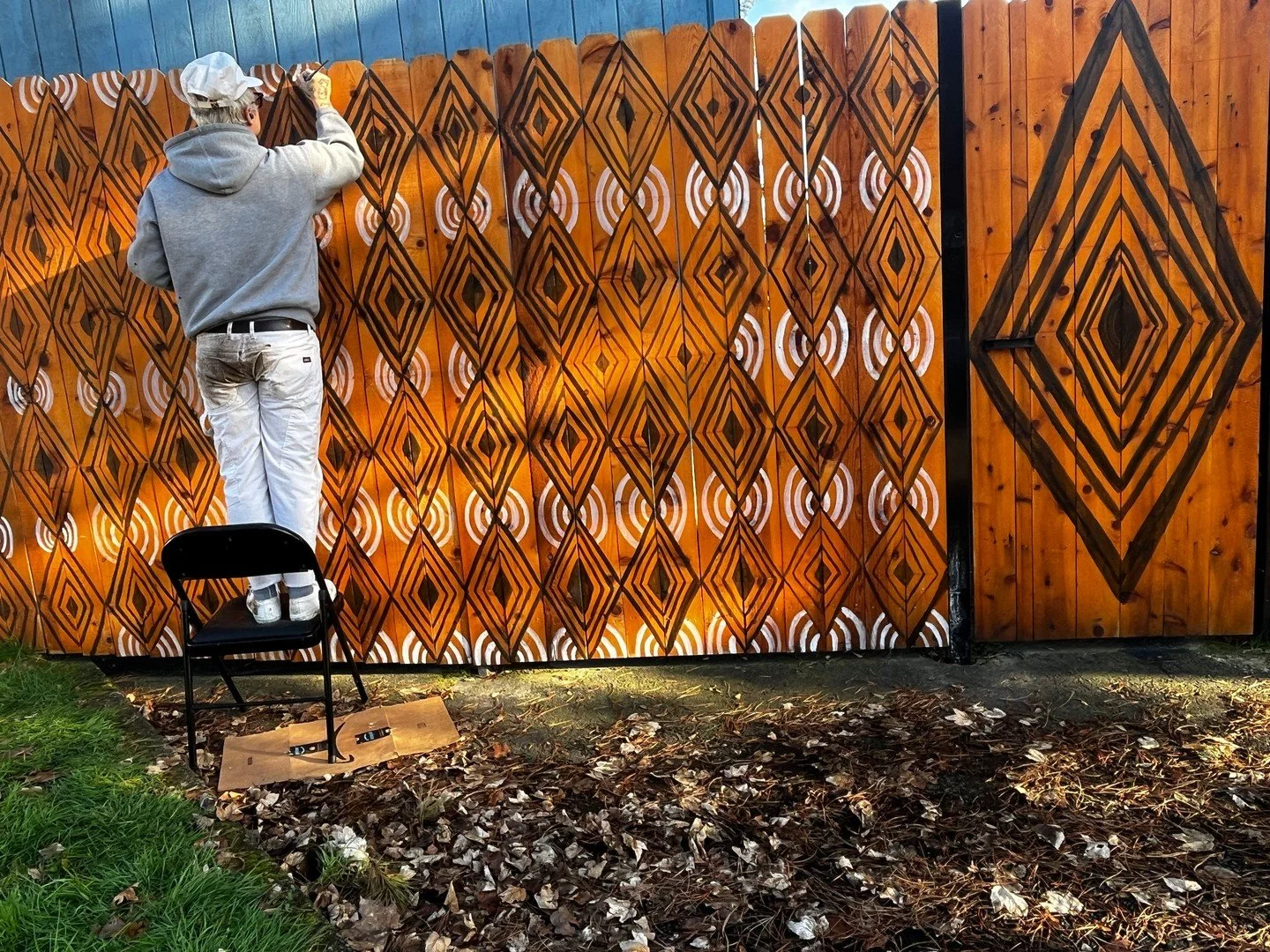 Please enjoy some progress updates from the @weshinepdx St. Andrew's Village! Thanks so much to GMS volunteers and WeShine residents for their hard work on the beautification of this fence! Check it out at 7600 N. Hereford Avenue, in North Portland.
