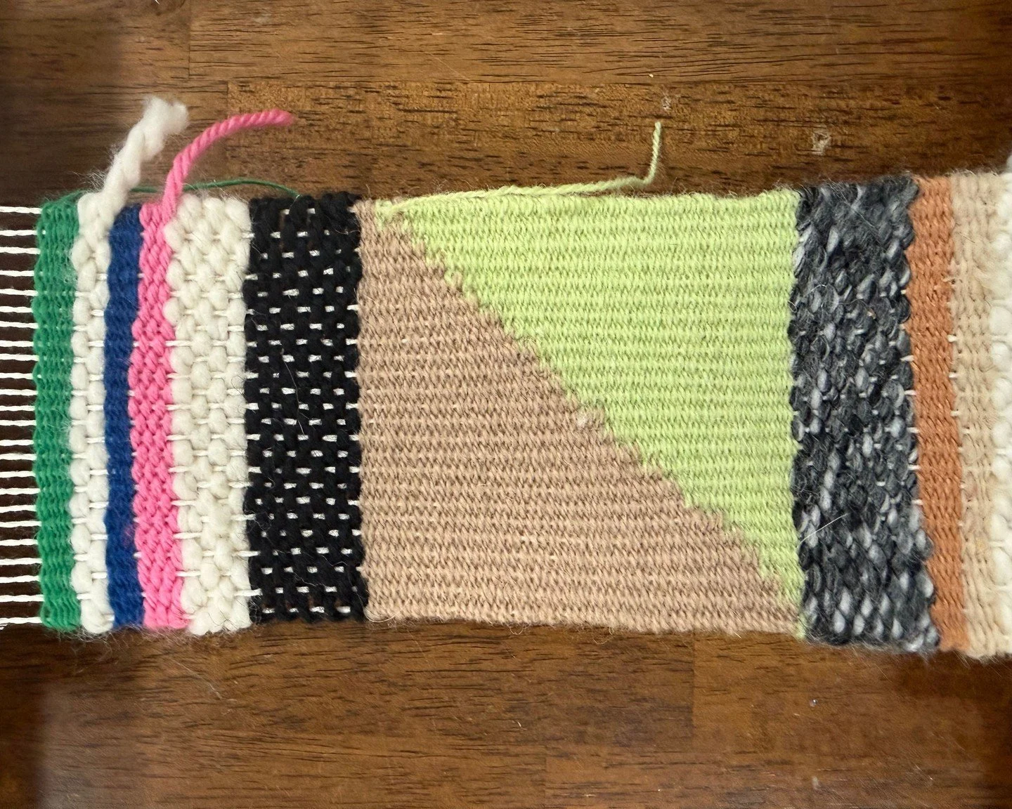 🧶 Happy weavers at @weshinepdx! Programs Manager @choybot led a loom workshop last week at the Parkrose Community Village. PCV was WeShine's first village! These micro villages are "transitional shelters," designed to provide safety, priva