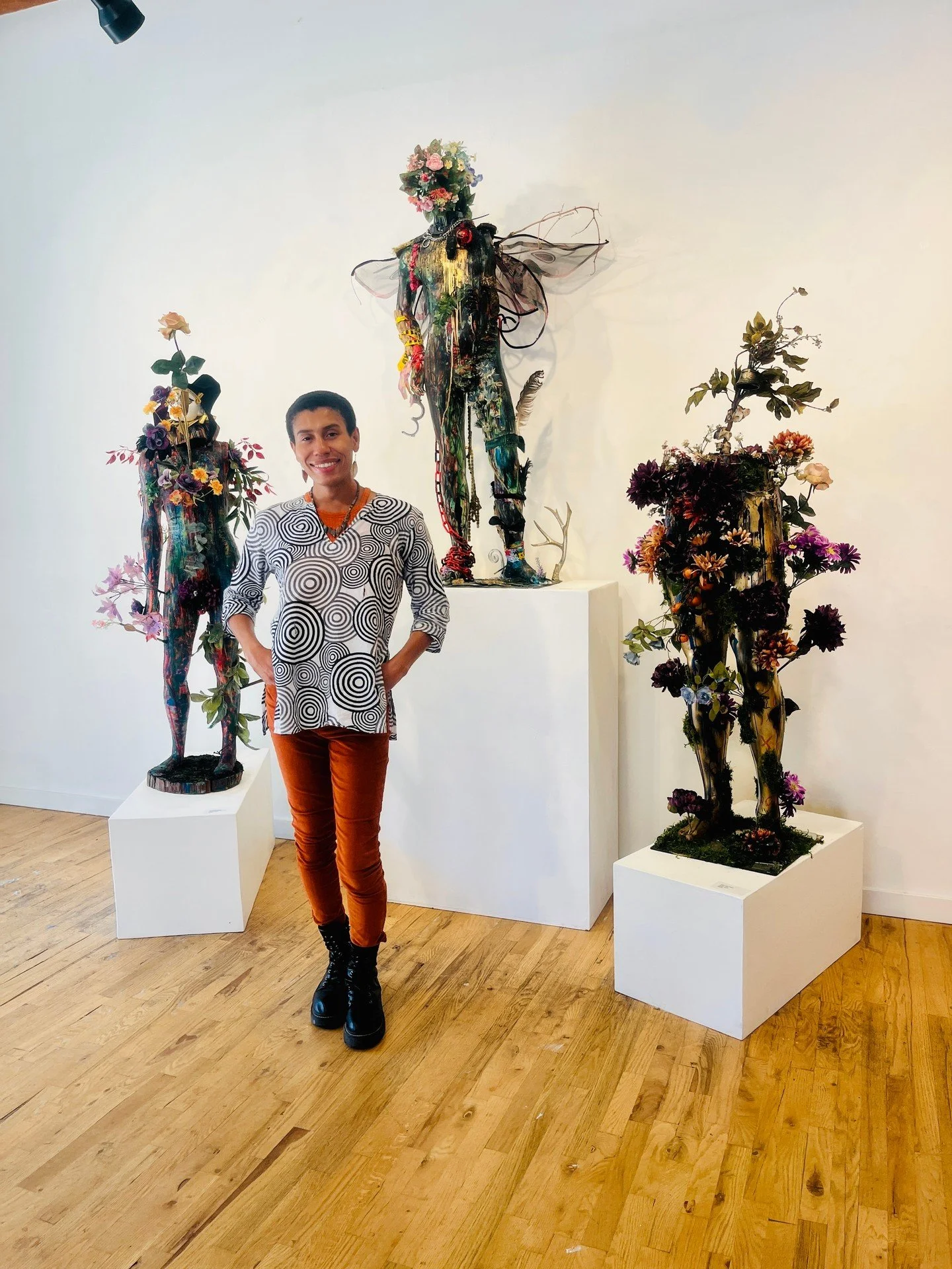 GMS Artist Faera J. Valore at the gallery last week in front of Violet Fae Rabbit's sculptures! We're open 12-4 today! Come say hi! 💛

🌈 Rainbow Expressions and Reasonable Accommodations are both on view until August 30
🎨 Art by Violet Fae Rabbit 