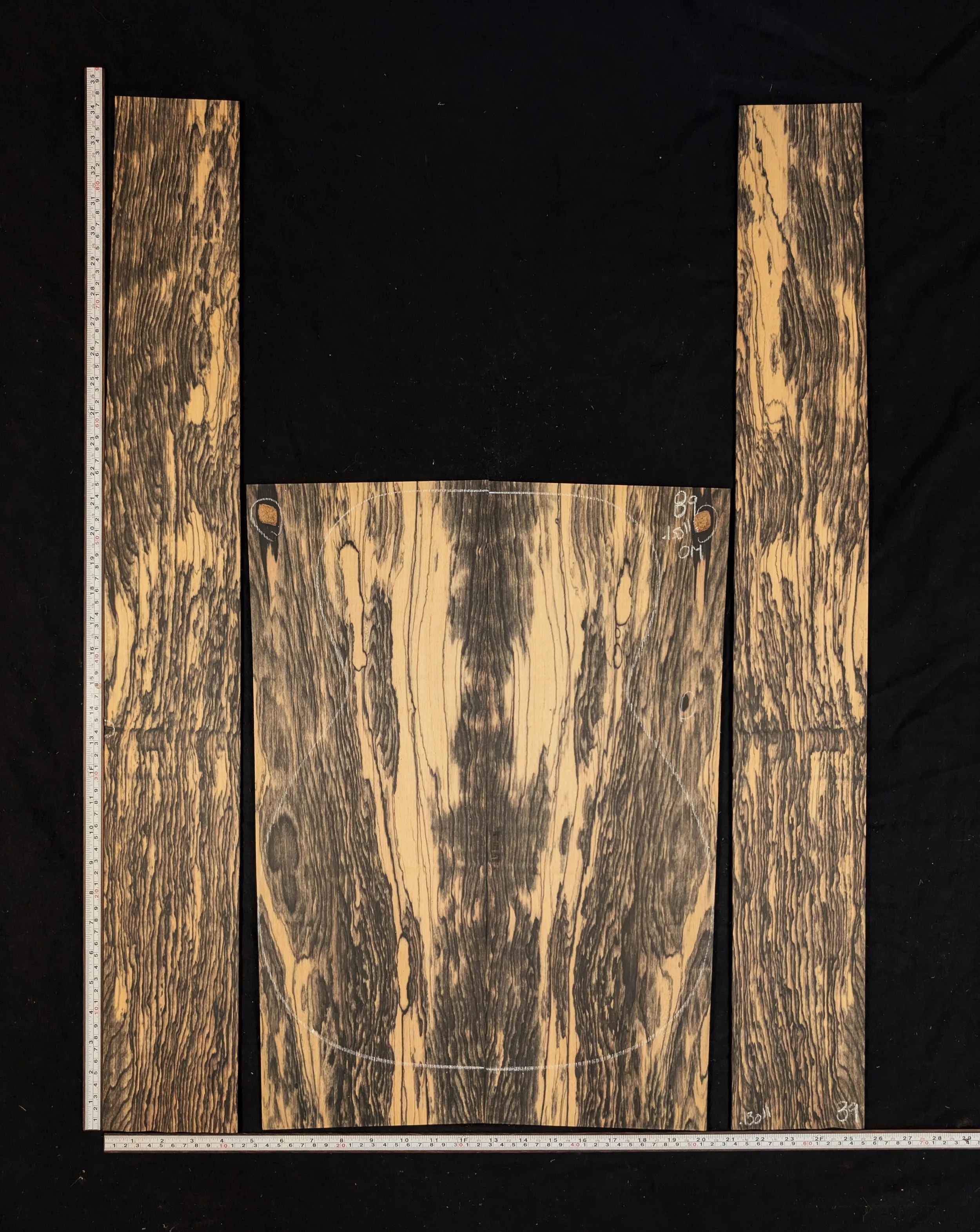 Pale Moon Ebony 89