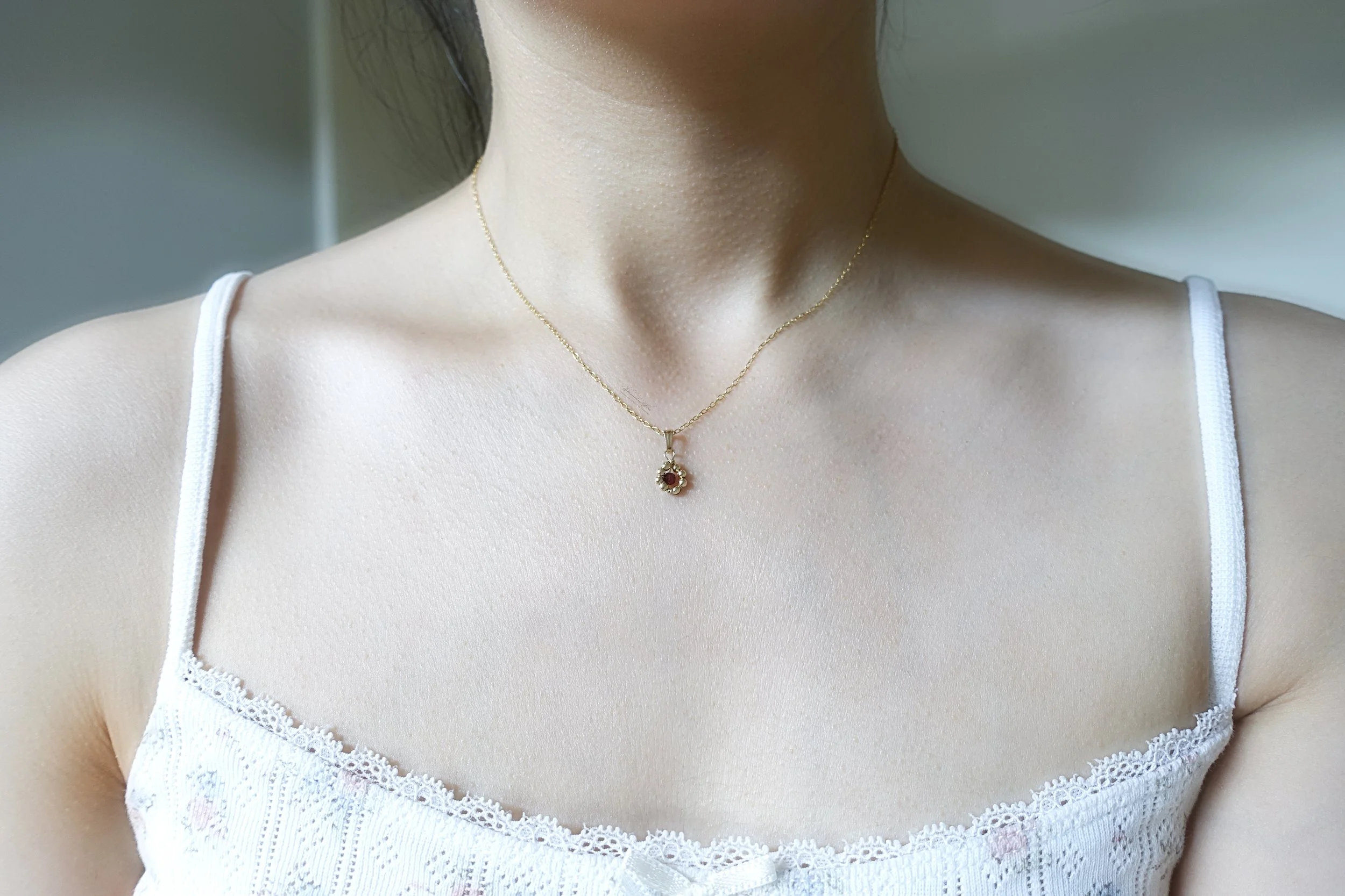 flower wire wrapped necklace model.jpg