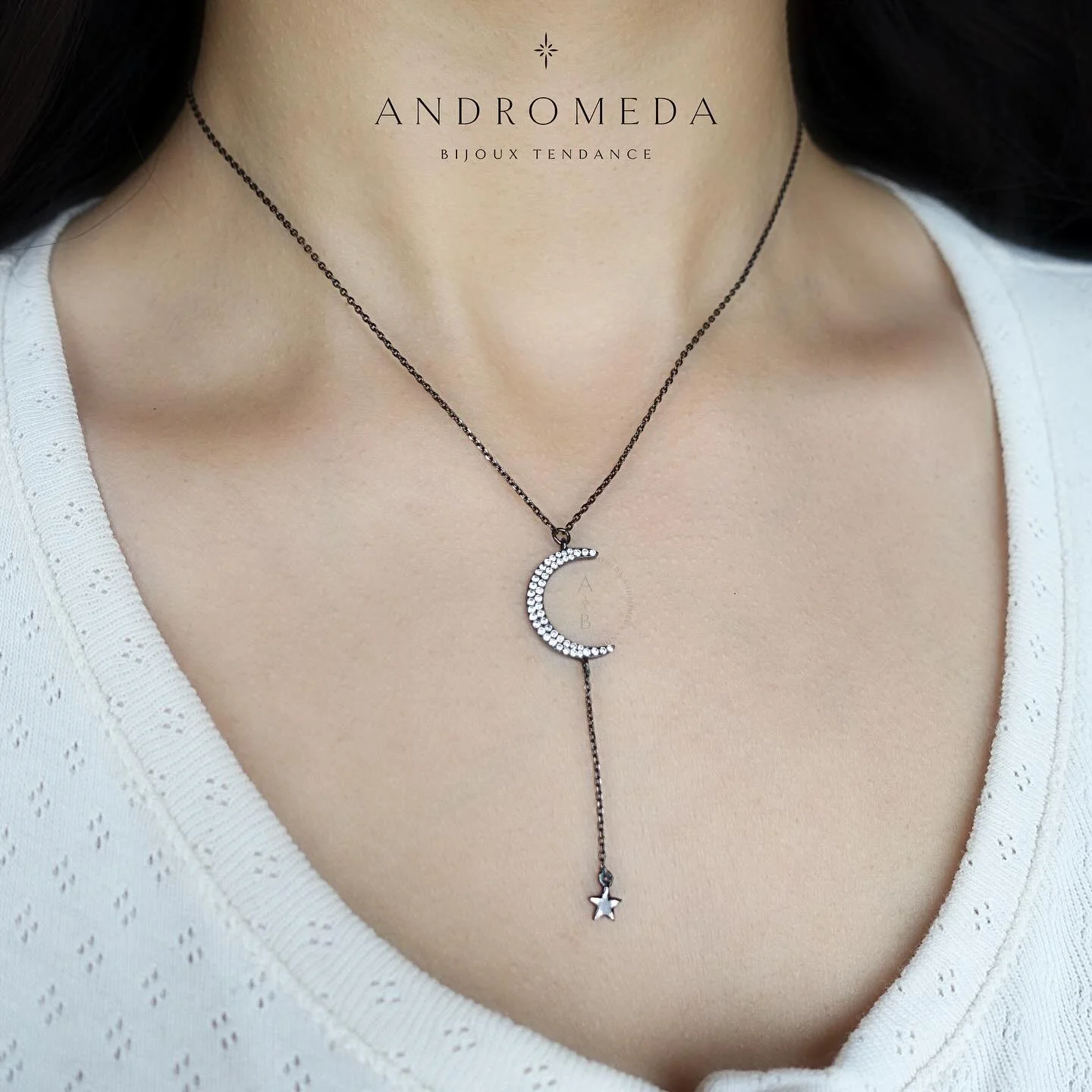 Stock limit&eacute; pour nos colliers lune et &eacute;toile. Disponible en argent, or et noir. 🌙⭐️
&bull;
&bull;
&bull;
#bijouxtendance #bijouxfemme #bijouxdujour #bijouxfantaisie #etsyjewelry #jewelrygram #instabijoux #bijouterie #shopsmall  #autoe