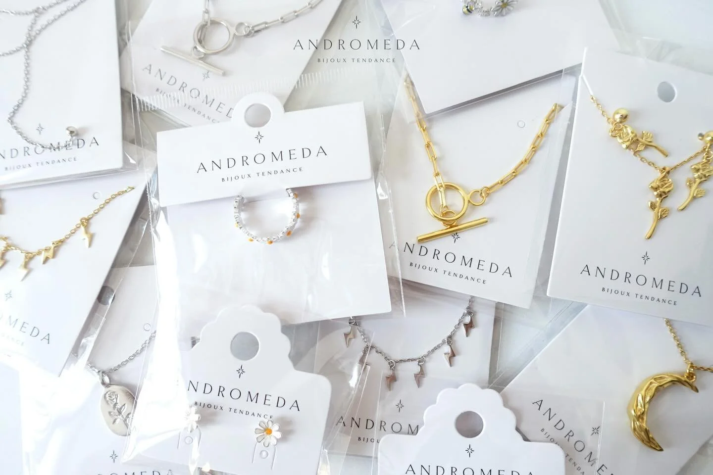 Si vous &ecirc;tes int&eacute;ress&eacute;s dans nos bijoux &agrave; grosse vente, visitez notre boutique sur Faire. #bijouterie #etsyfr #bijouxfantaisies