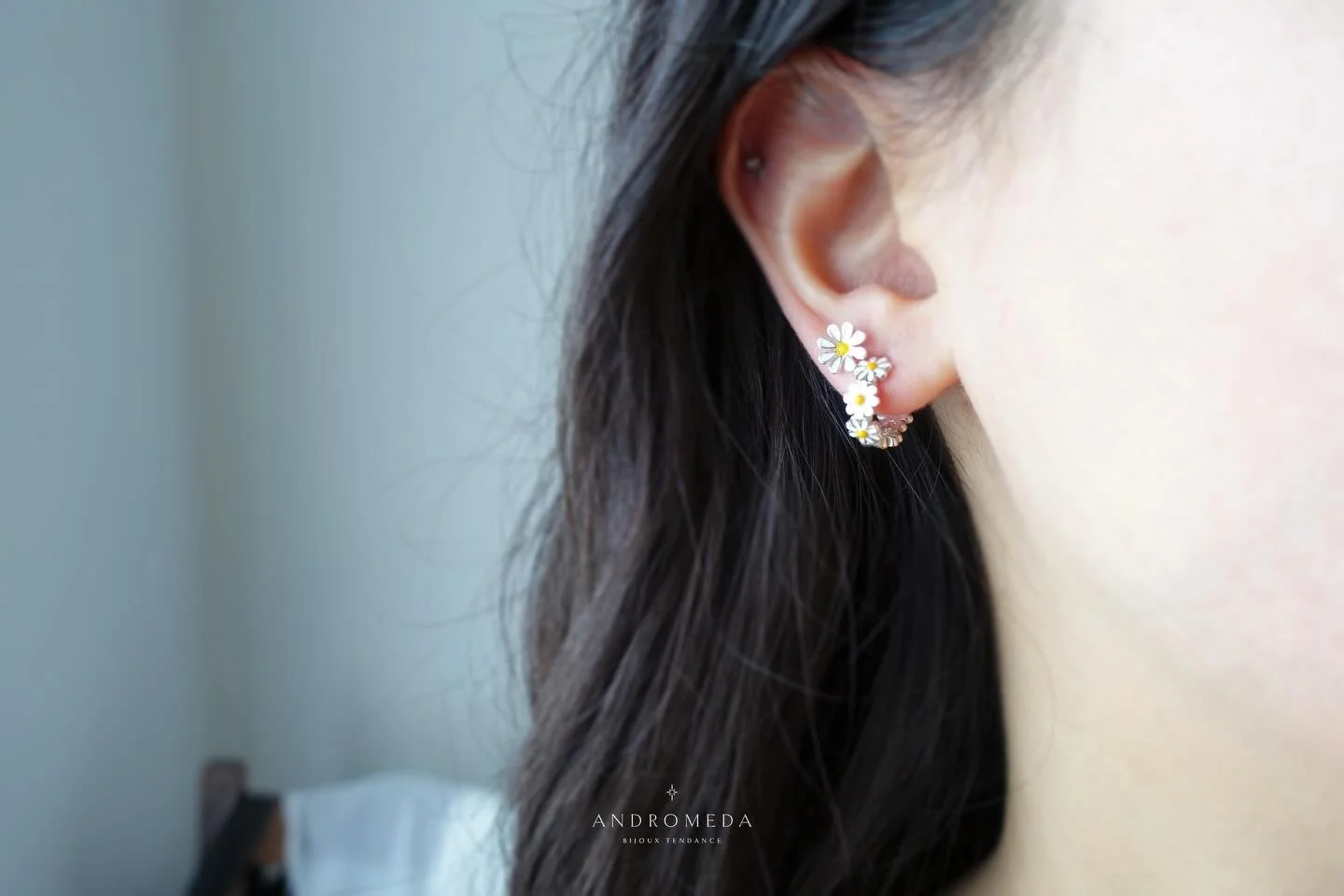 Nos cr&eacute;oles et nos puces DAISY ensemble 🌼 
#bijouxtendance #style&eacute;t&eacute; #daisy