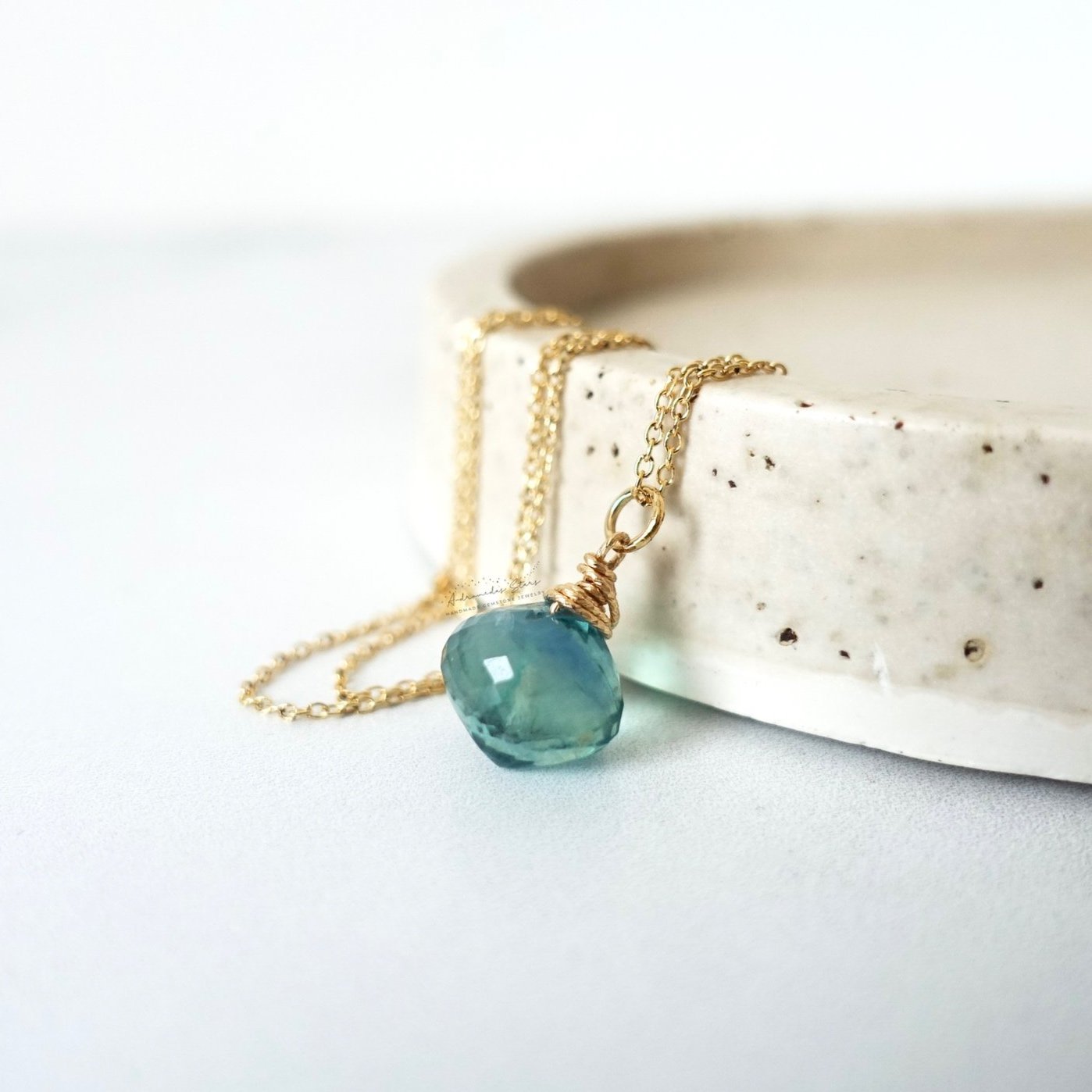 Collier pendentif fluorite sarcelle-verte en or laminé, bijoux minimaliste et simple