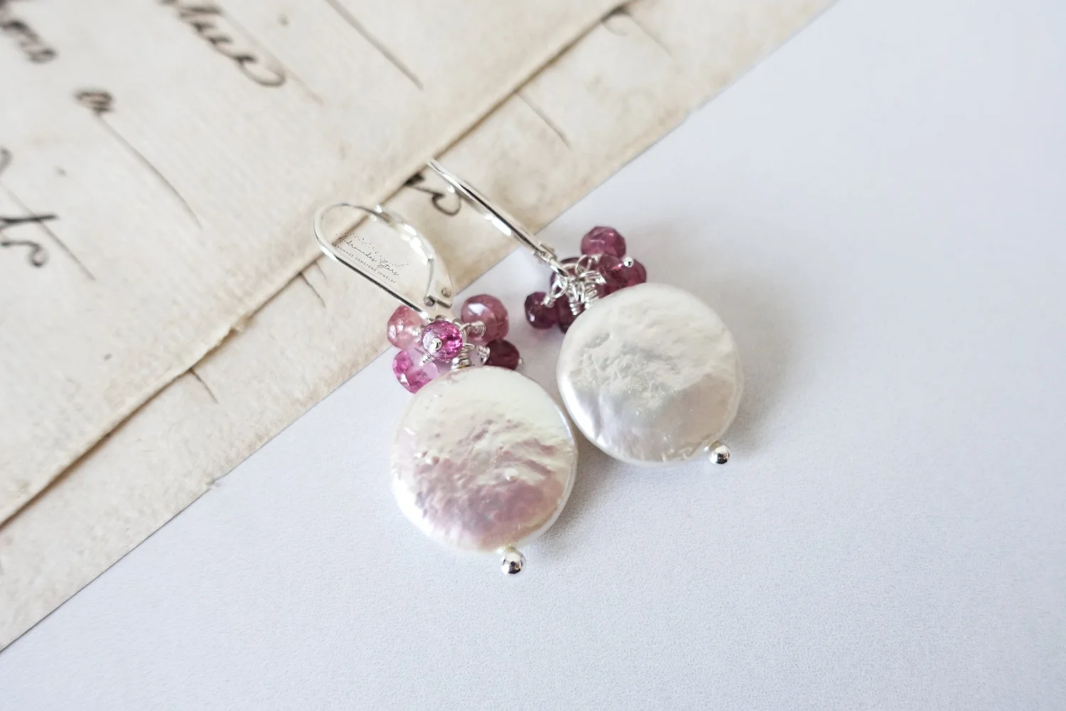 Boucles D'oreilles Strass Et Paillettes Rondes Rose - Dormeuses Argentées, Neuves Avec étiquettes