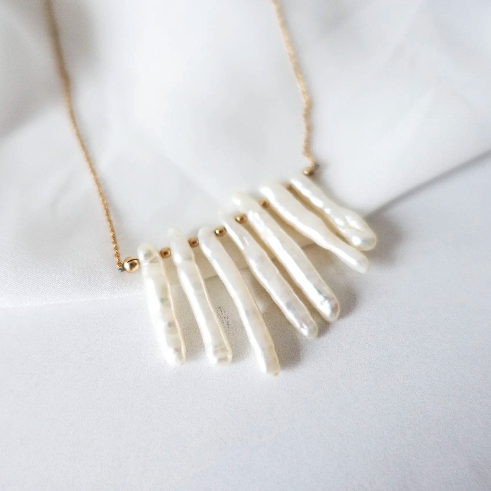 Collier Biwa Perle en Or Gold Fill, collier plastron perle d'eau douce, perle semi précieuse blanche