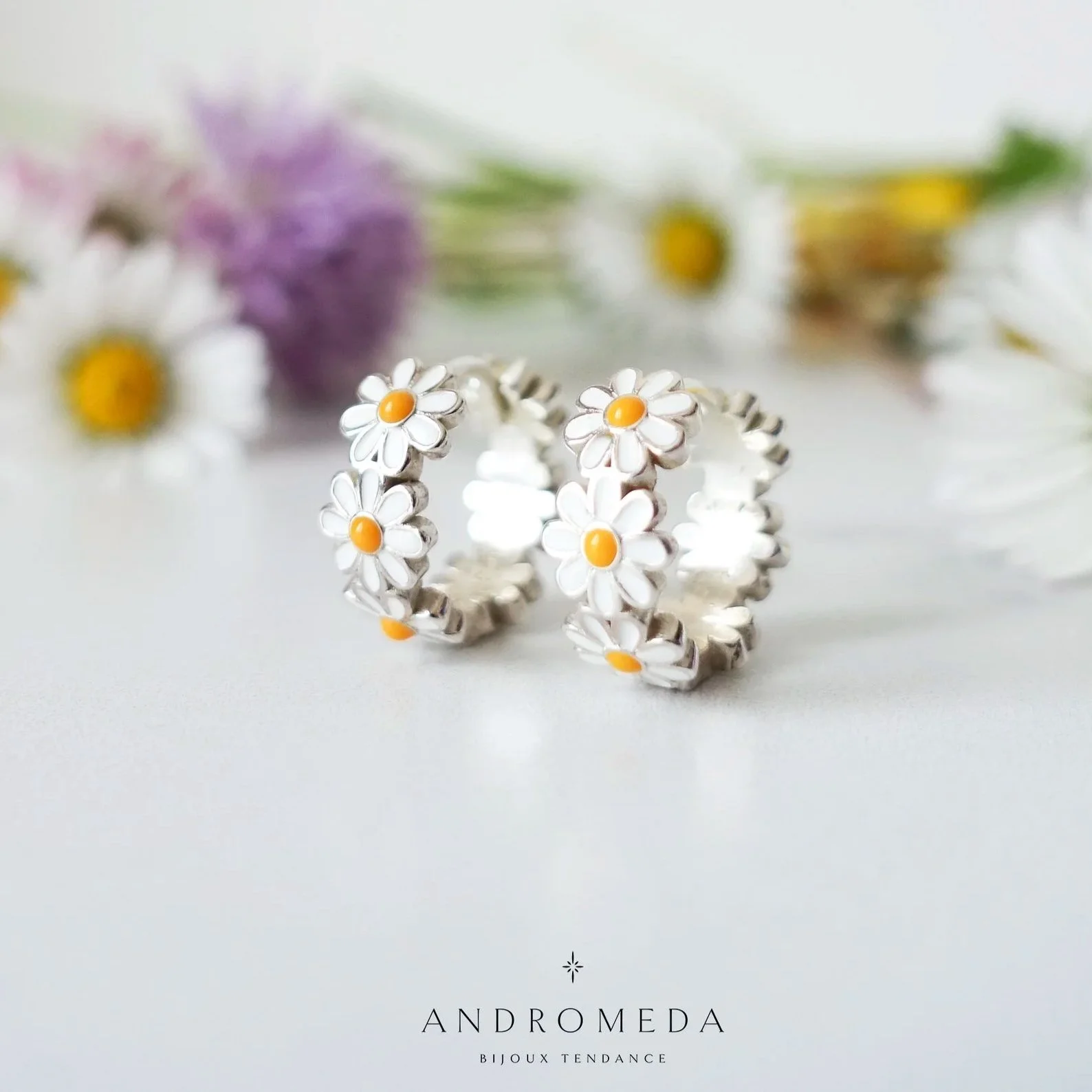 Créoles en forme de marguerite en argent 925, boucles d'oreilles fleuries // DAISY