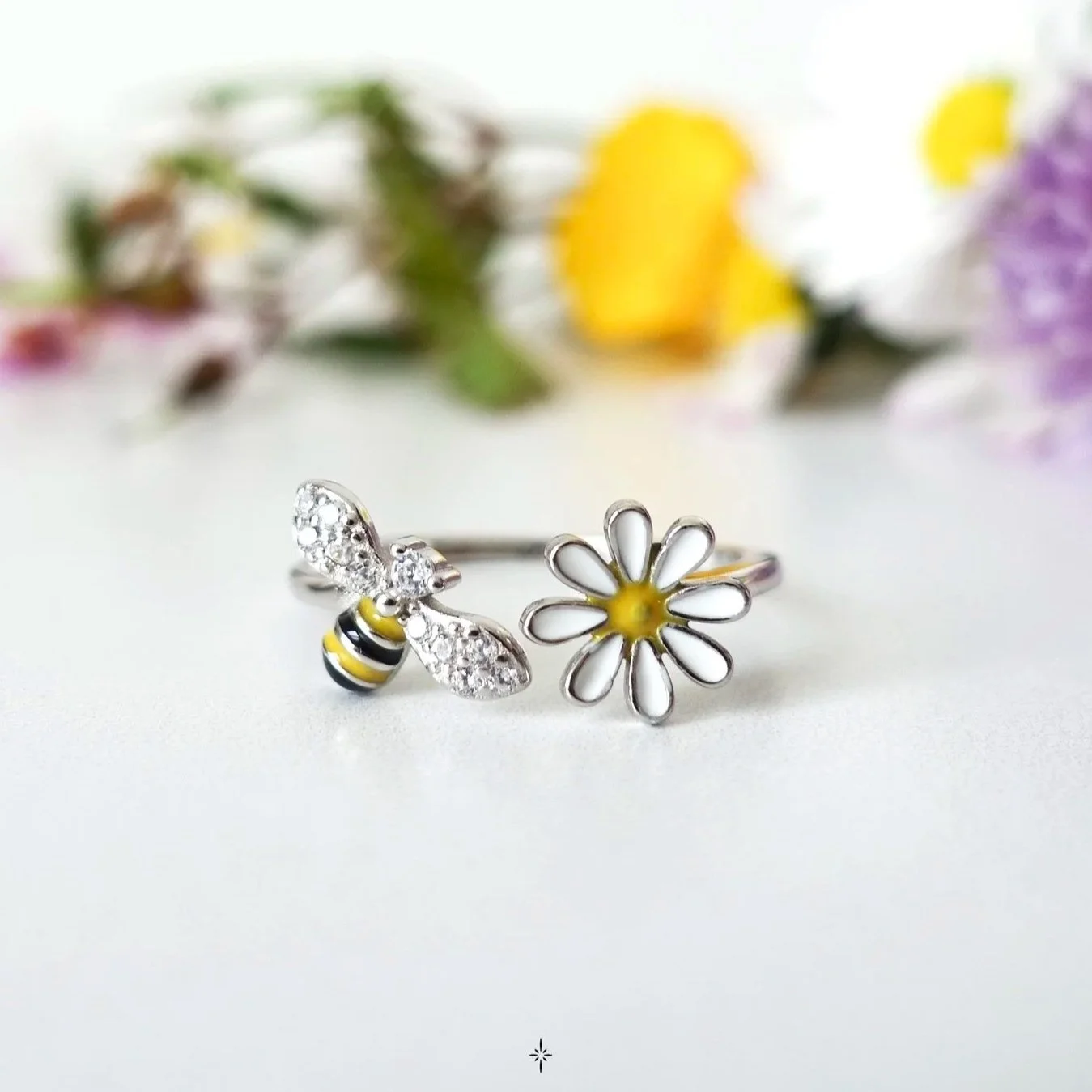 Bague asymétrique motif abeille et marguerite en argent fin 925 — CHLOE