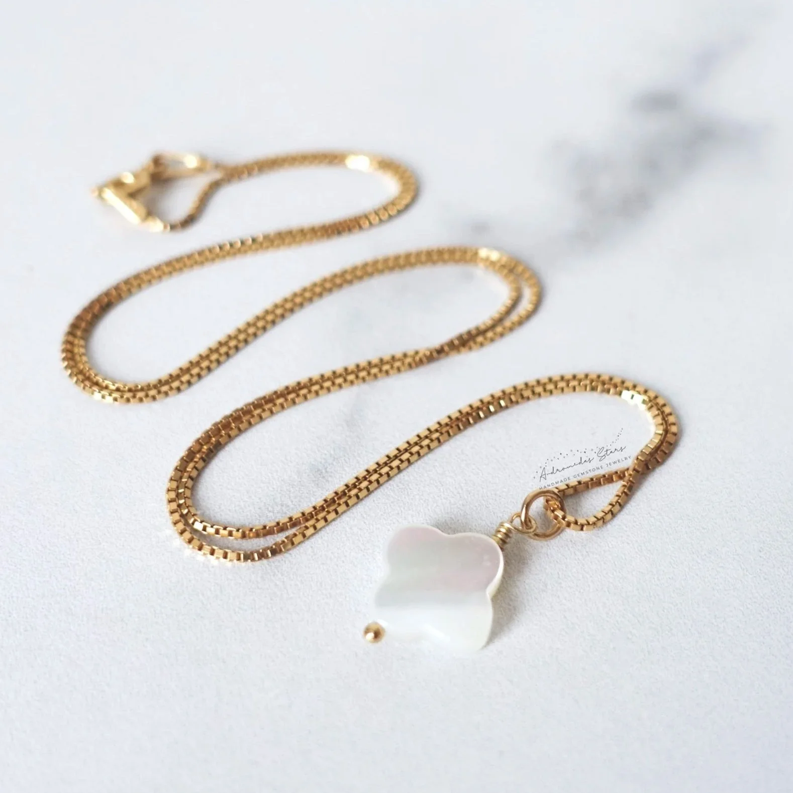 Collier perle en vermeil, pendentif trèfle blanche