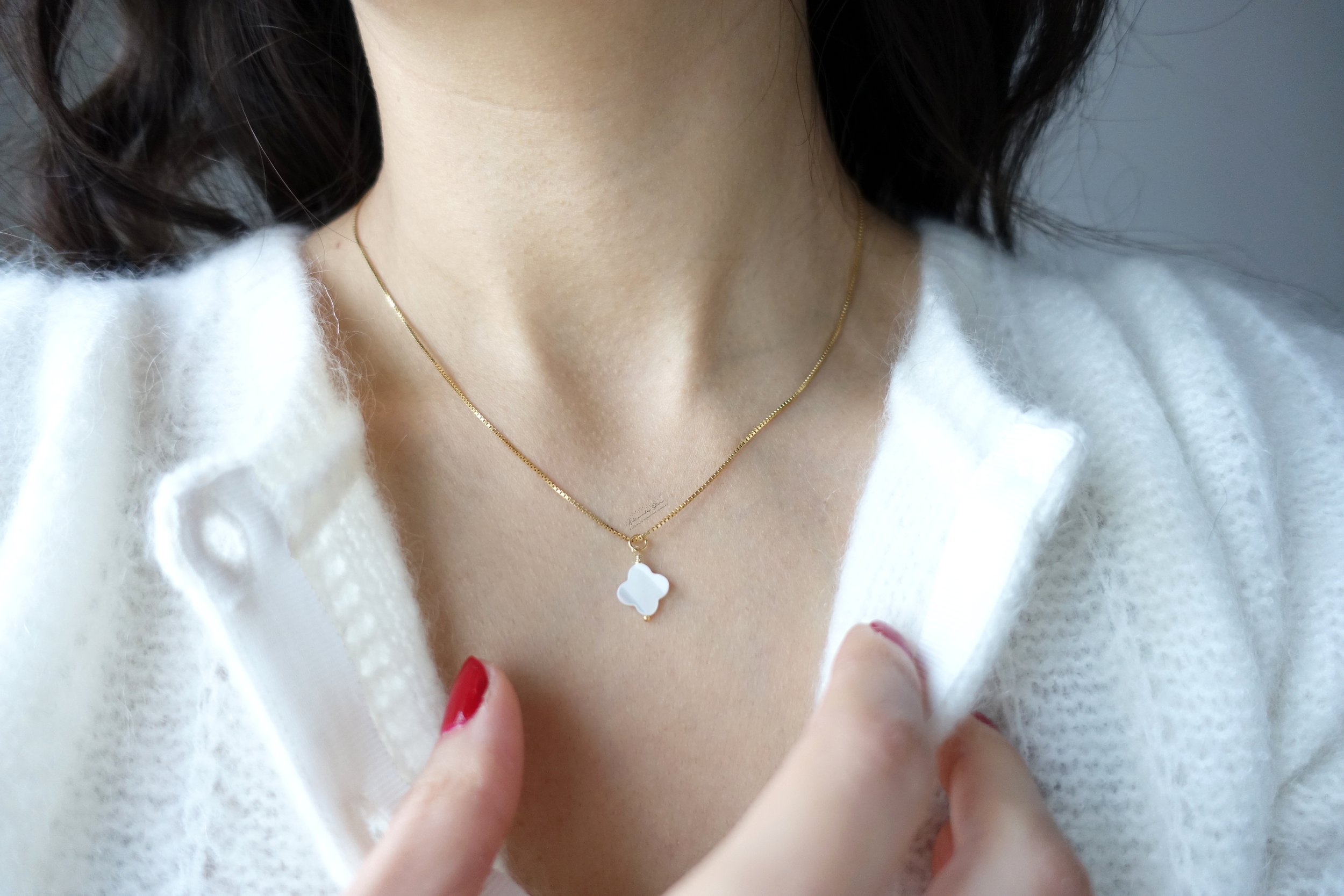 clover pendant mop vermeil close up model.jpg