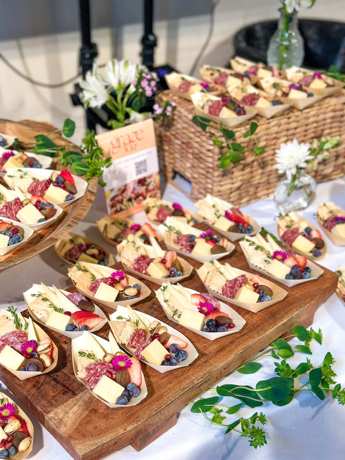 Our charcuterie boats make the perfect grab-and-go option for any event! 🧀🫛🍇

#rosemarybeach #floridacatering #destinbeach #sowal #charcuterie