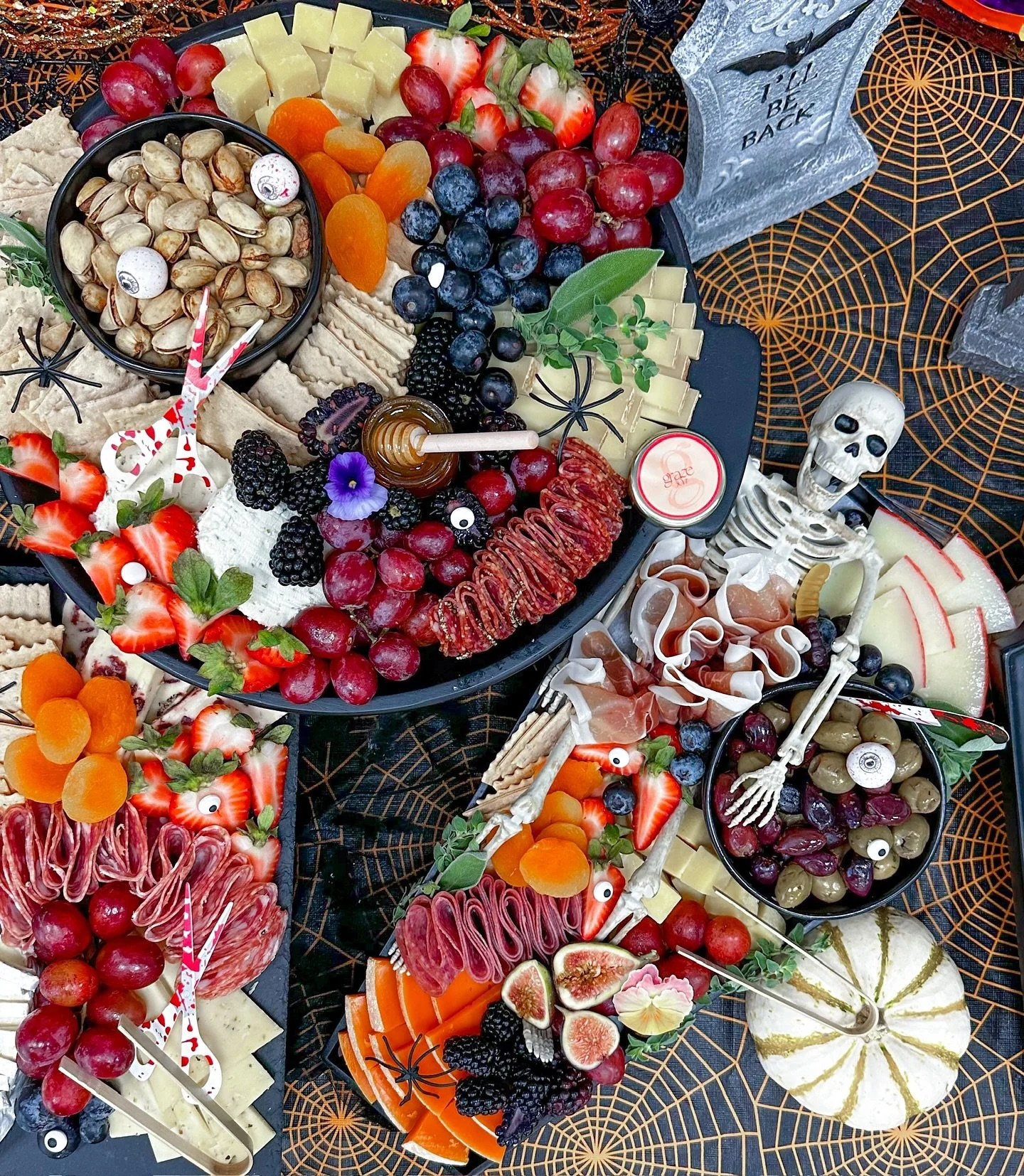 Spooky season graze 👻🕸️

#halloweengrazing #30acatering #seasidefl #charcuterietable