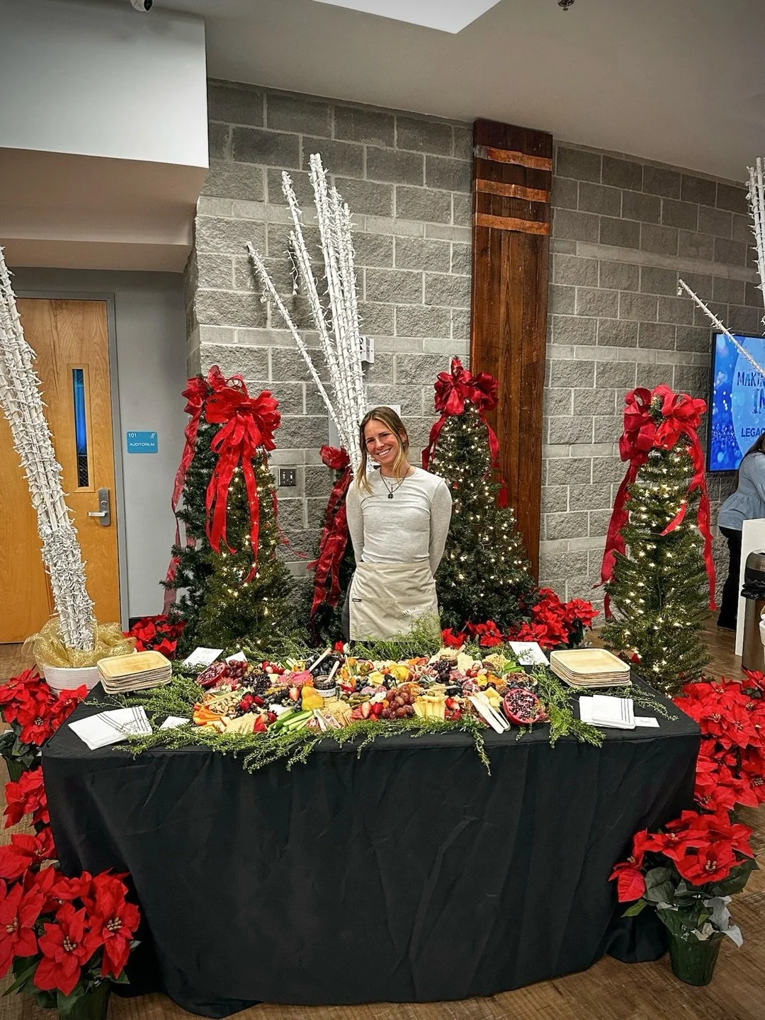 Throwback graze in honor of Christmas only being 3 days away!🎄🧀

#30aeats #christmascharcuterie #sowal #grazingtables