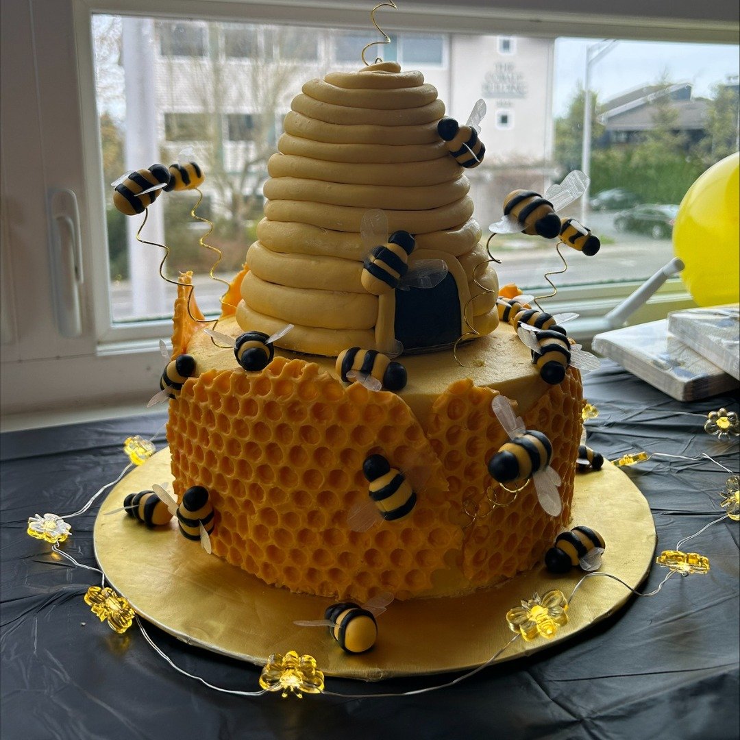 Thank you @birthdaydreamsorg for making Cocoon House birthdays extra special! Last month, they delivered this incredible honey bee cake for one of our Transitions youth, making their celebration even sweeter. 🐝