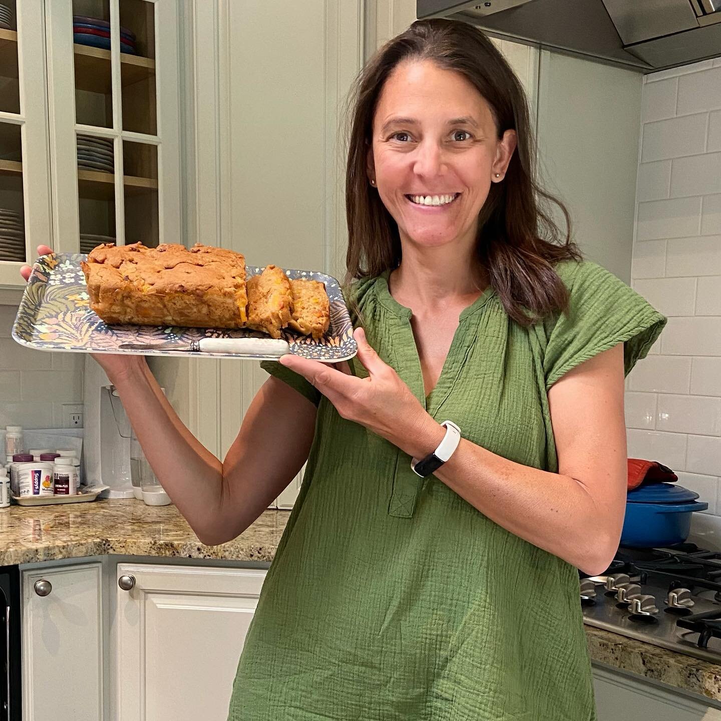 Been feeling &ldquo;just peachy&rdquo; this Labor Day weekend 🍑🍑🍑

I ❤️ peach season! 

Recipe below for a gluten free/vegan peach pound cake that is melt in your mouth delicious 😋 

Peach Pound Cake 

2 large peaches or 3 small (peeled and diced