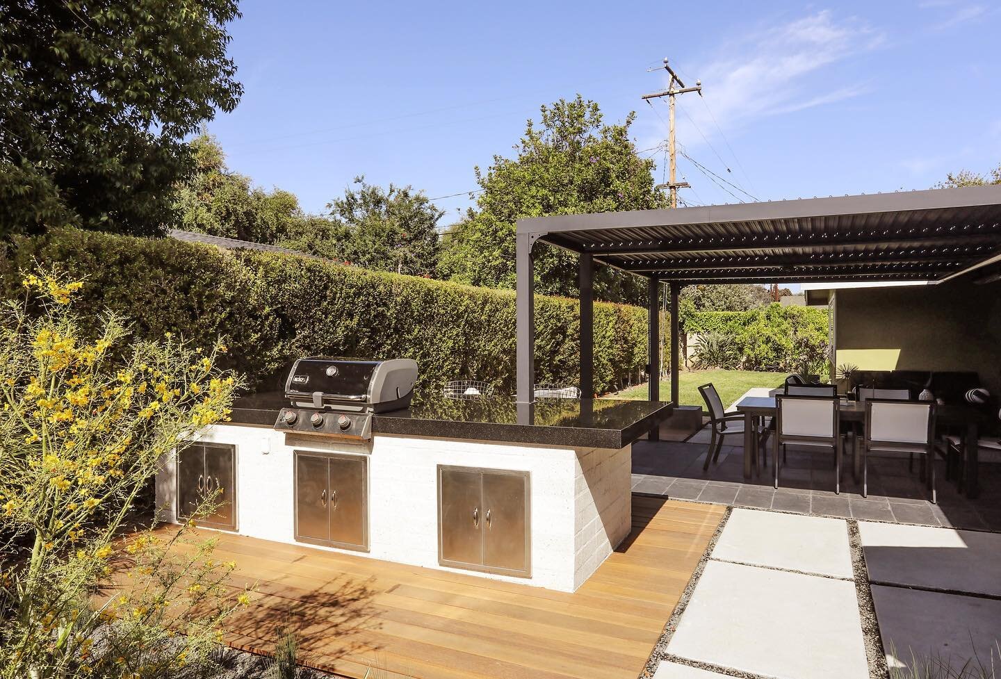 This backyard is 🔥but we&rsquo;re not feeling the heat under this sleek shade structure. Happy Monday people.