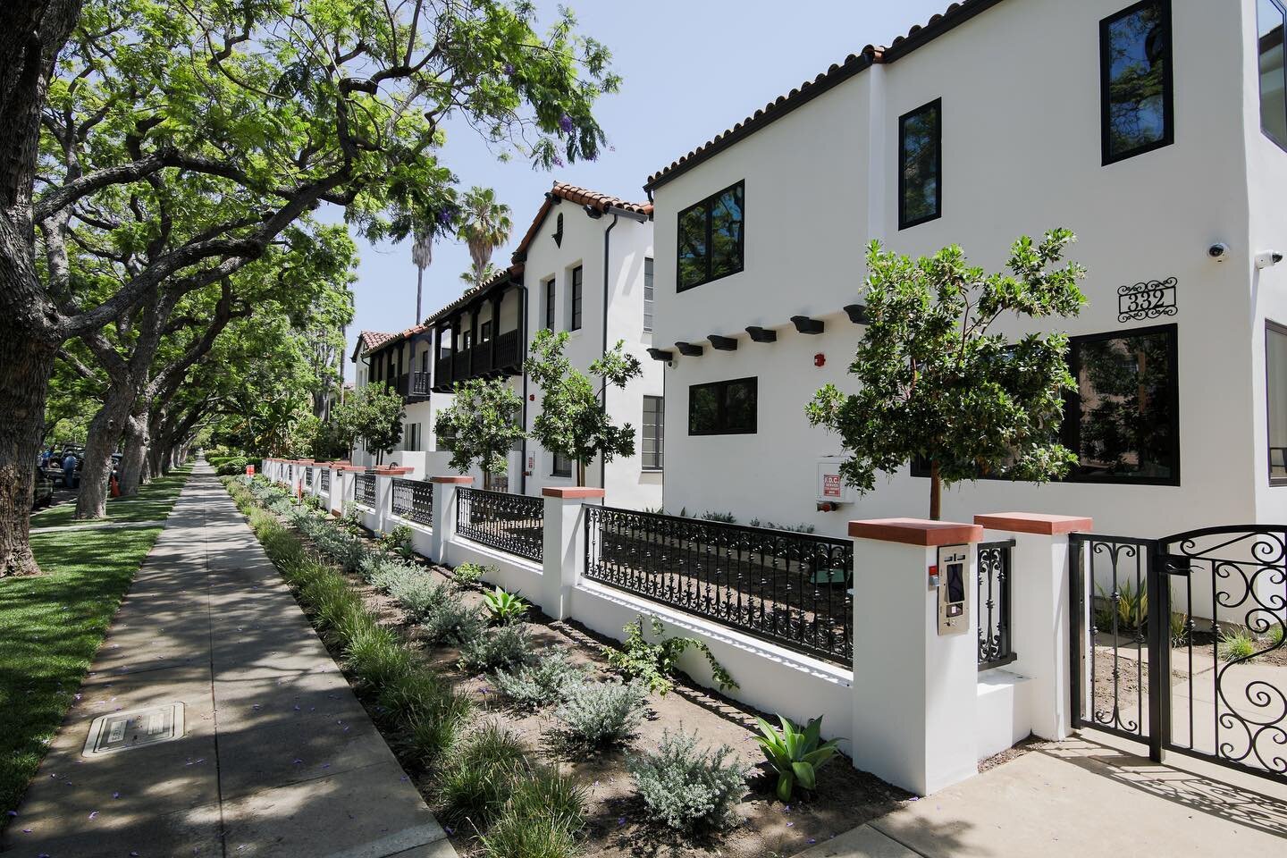 Ready to fiesta this Friday for the long holiday weekend. We are feeling inspired by all these Spanish vibes at our Beverly Hills multi family project. A beautiful development from our friends at @etcohomes. Cheers to a beautiful weekend!