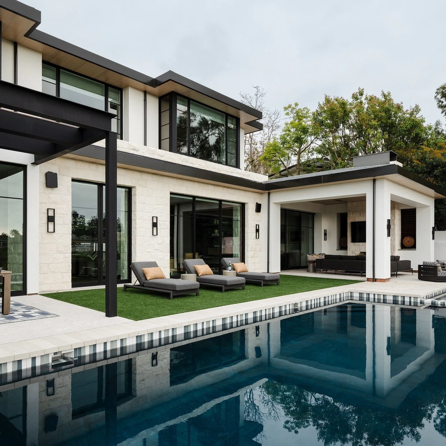 The space that keeps the kids out of the neighborhood and in your own backyard. This residence for a family has it all, and in California, even winter can be pool season. 

Architect: @brandonarchitects 
Builder: @pattersoncustomhomes 
Interiors: @mo