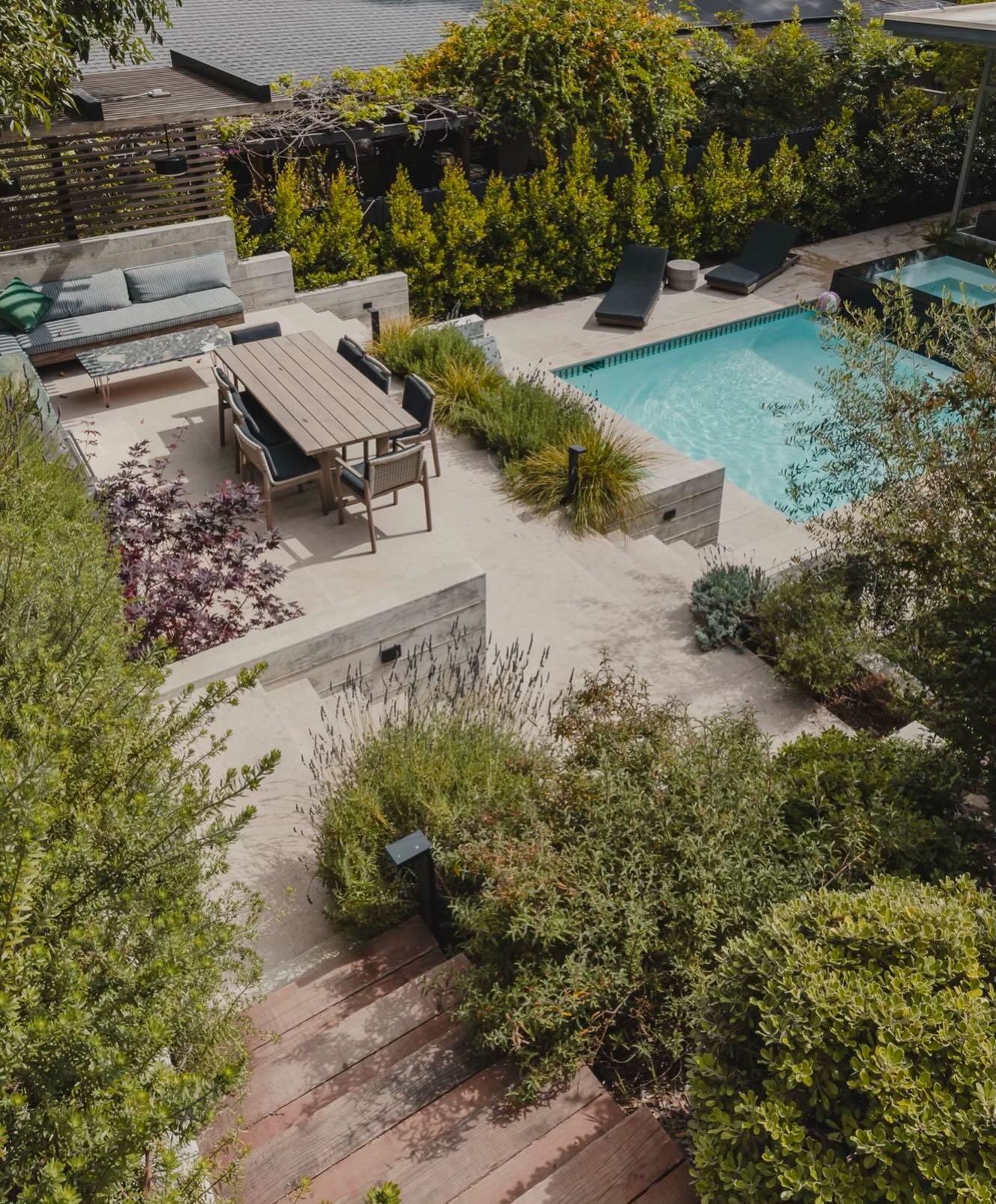A little glimpse of project #theguineagirls from another point of view. Functional hillside space extends the use and enjoyment of this yard. 
🔨 @rumogroup 
📷 @jeffrey_allee