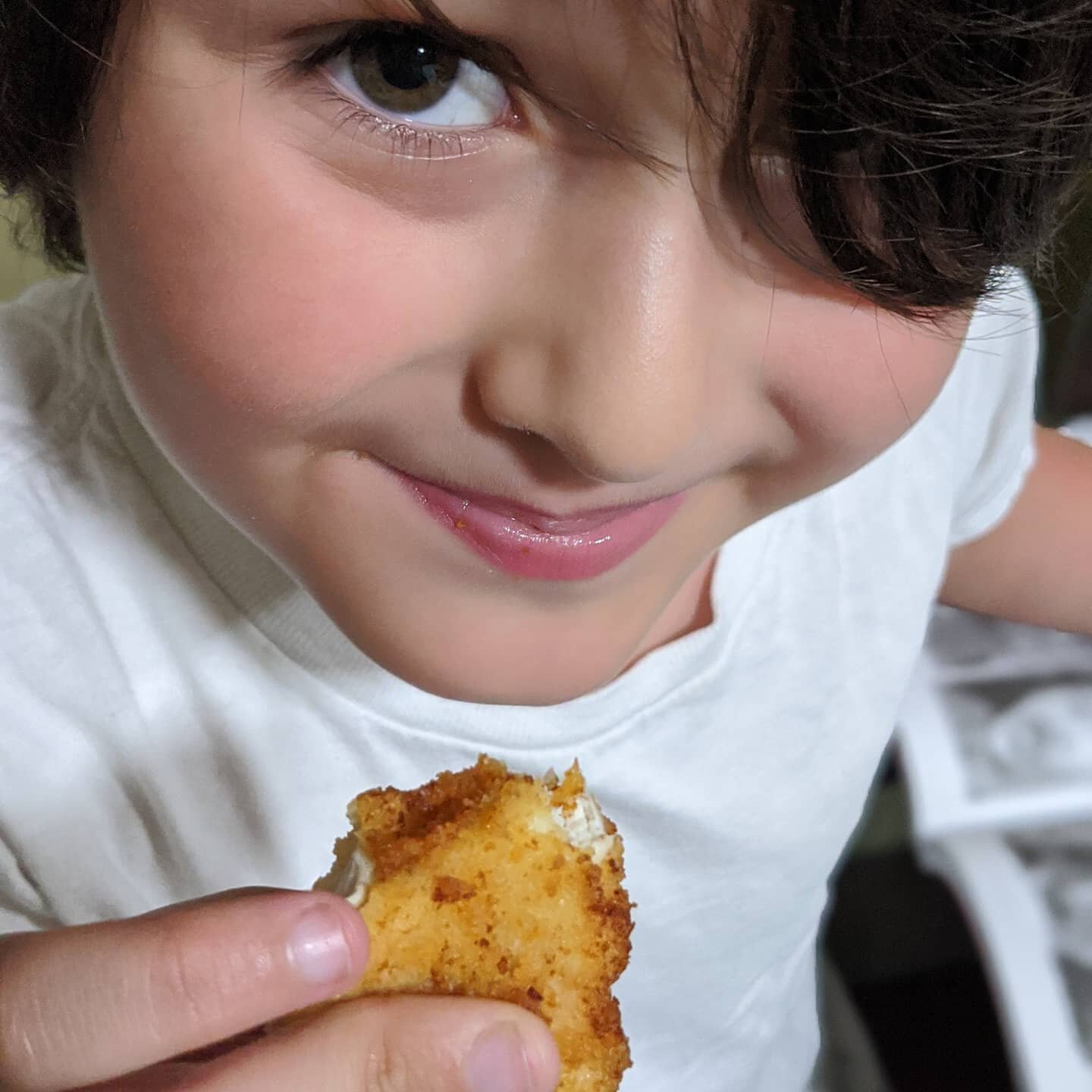 Chicken nuggets for this nugget! 

#cookingwithkids #westchesternymoms #chicken #chickennuggets #kosherwestchester #koshernyc #lohudfood #lohudfoodie