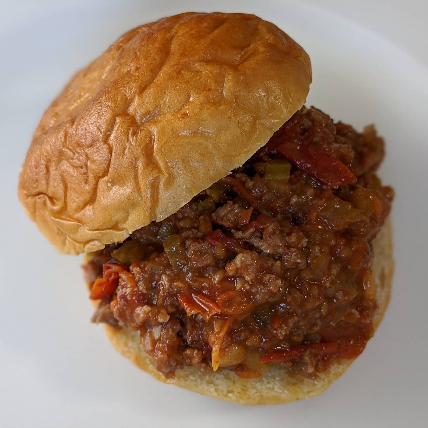 A rainy day and an abundant tomato harvest call for #sloppyjoes 

#rainyday #westchesternyeats #westchesternymoms #lohudfood #lohudfoodie #beef #tomato #harvest #gardening #lunch #koshernyc #kosherwestchester