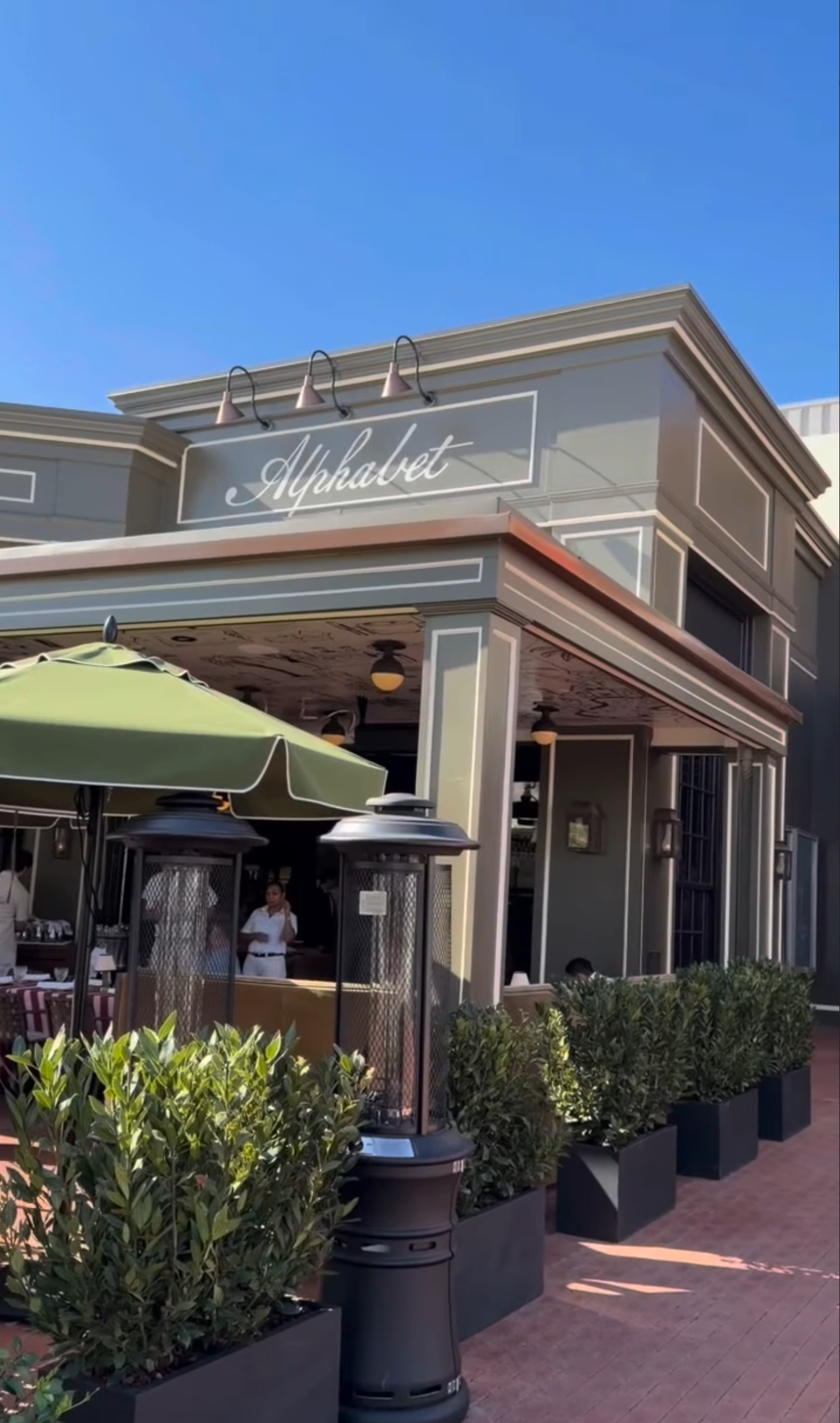 Relocating to Pacific Palisades: The High-Net-Worth Lifestyle &amp; Community Guide