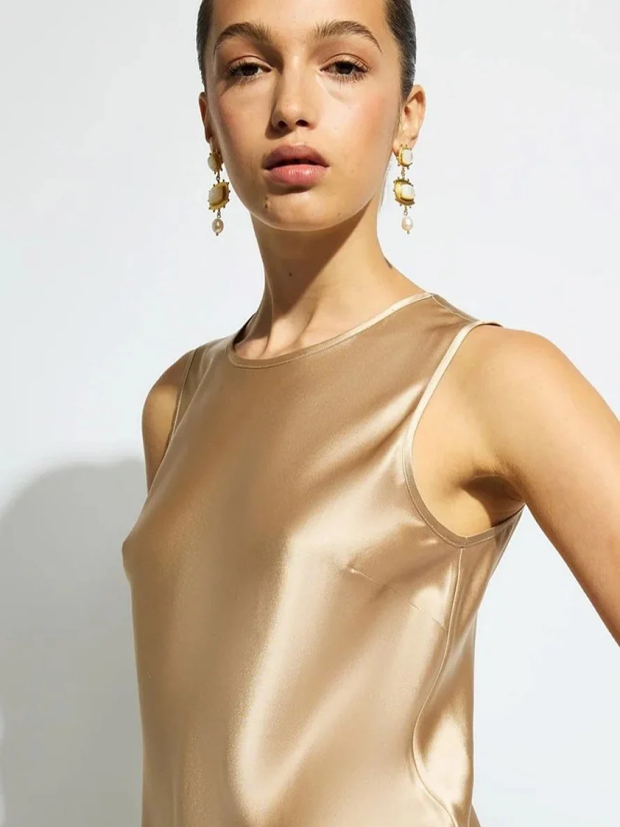 Effortless luxury, designed to be lived in. ✨

For stockist enquiries | info@unzippedfashion.com.au