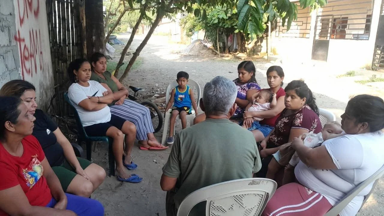 Small group evangelism/discipleship group in Barrio Lindo