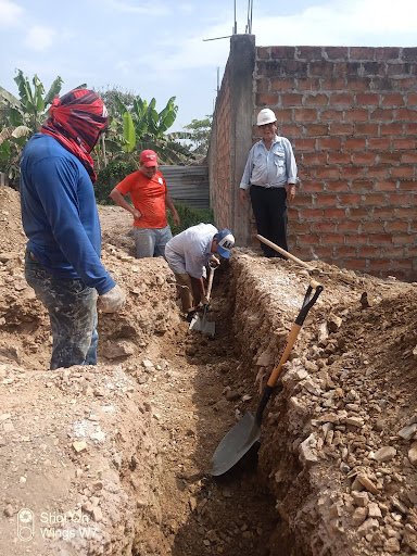 Laying the foundations for an evangelistic community center in Guayas