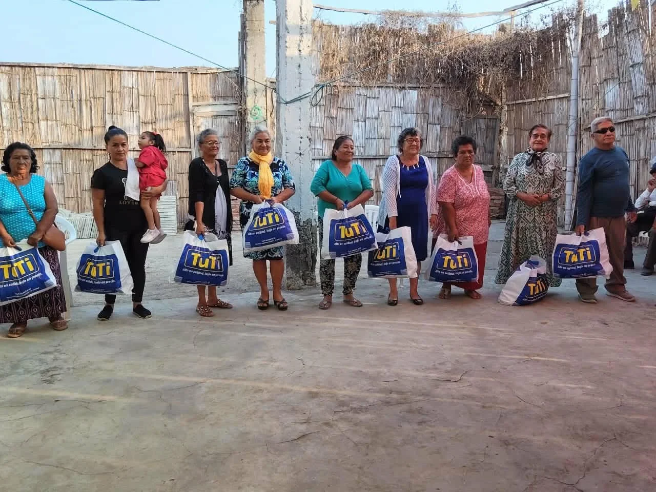 300 food baskets as part of evangelistic outreach in San Jacinto - Manabi