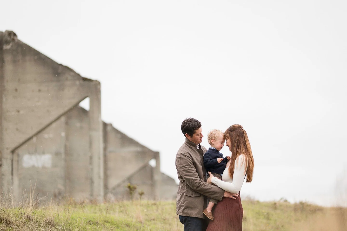 Choosing the right family photo session doesn&rsquo;t have to be stressful! Whether you want a full session with all the little in-between moments or a half session for a quick and easy update, there&rsquo;s an option that fits your family perfectly.