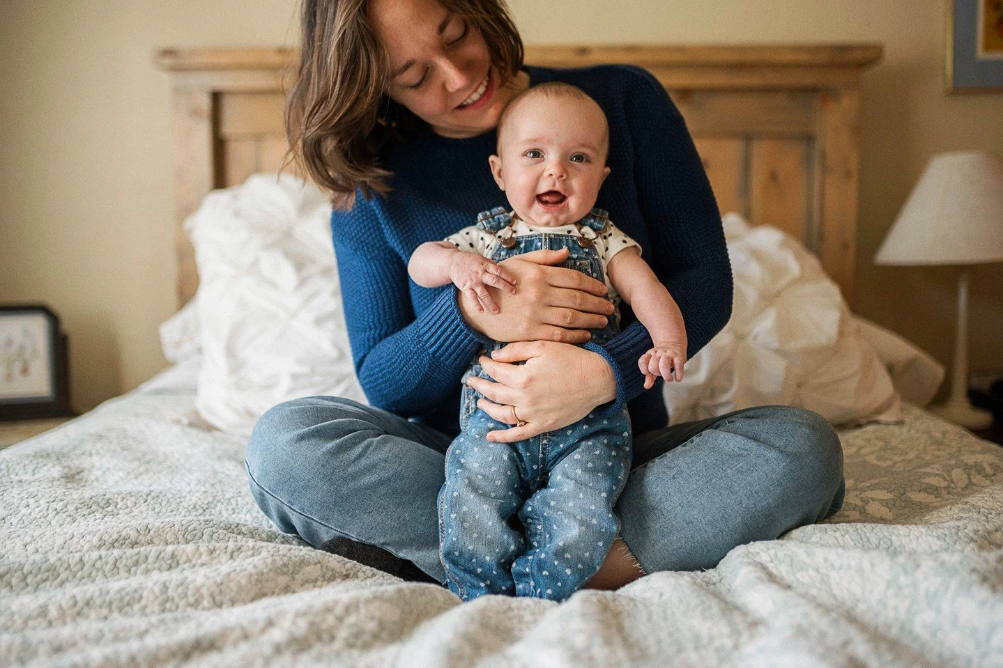 If traditional photo sessions don&rsquo;t feel like YOU, in-home sessions might be the perfect fit. 🤍⁠
⁠
They&rsquo;re calm, playful, and personal (especially during those fleeting early years)! This in-home session with the Stallard family was such