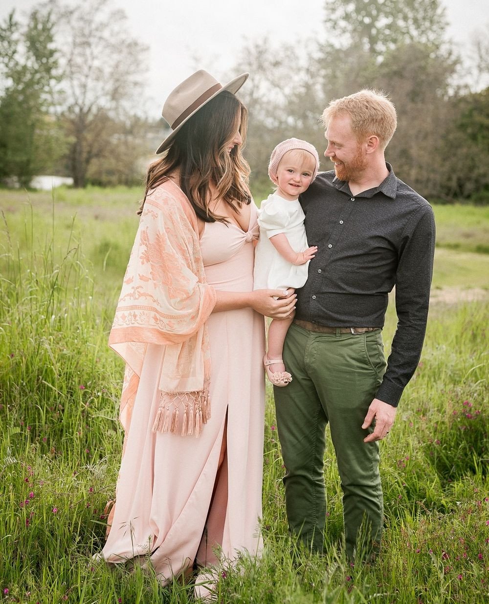 Spring is one of my favorite seasons to photograph in Tacoma&mdash;and it doesn&rsquo;t get nearly enough love 🌿⁠
⁠
The light softens, everything turns green again, and with the right location, spring sessions can feel calm, relaxed, and timeless. T