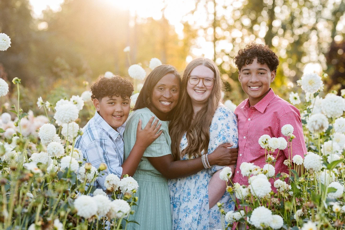 Mini session or half session&hellip;which one actually makes sense for your family?⁠
⁠
If you&rsquo;re wanting something quick, easy, and budget-friendly, mini sessions are such a good fit. But if your kids need a little time to warm up (or you&rsquo