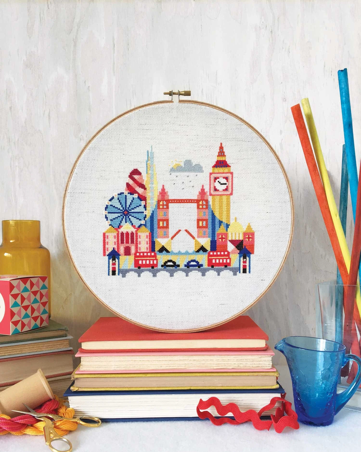 LUXURY NEEDLEPOINT まん丸 FROM LONDON 刺繍 角テーブル