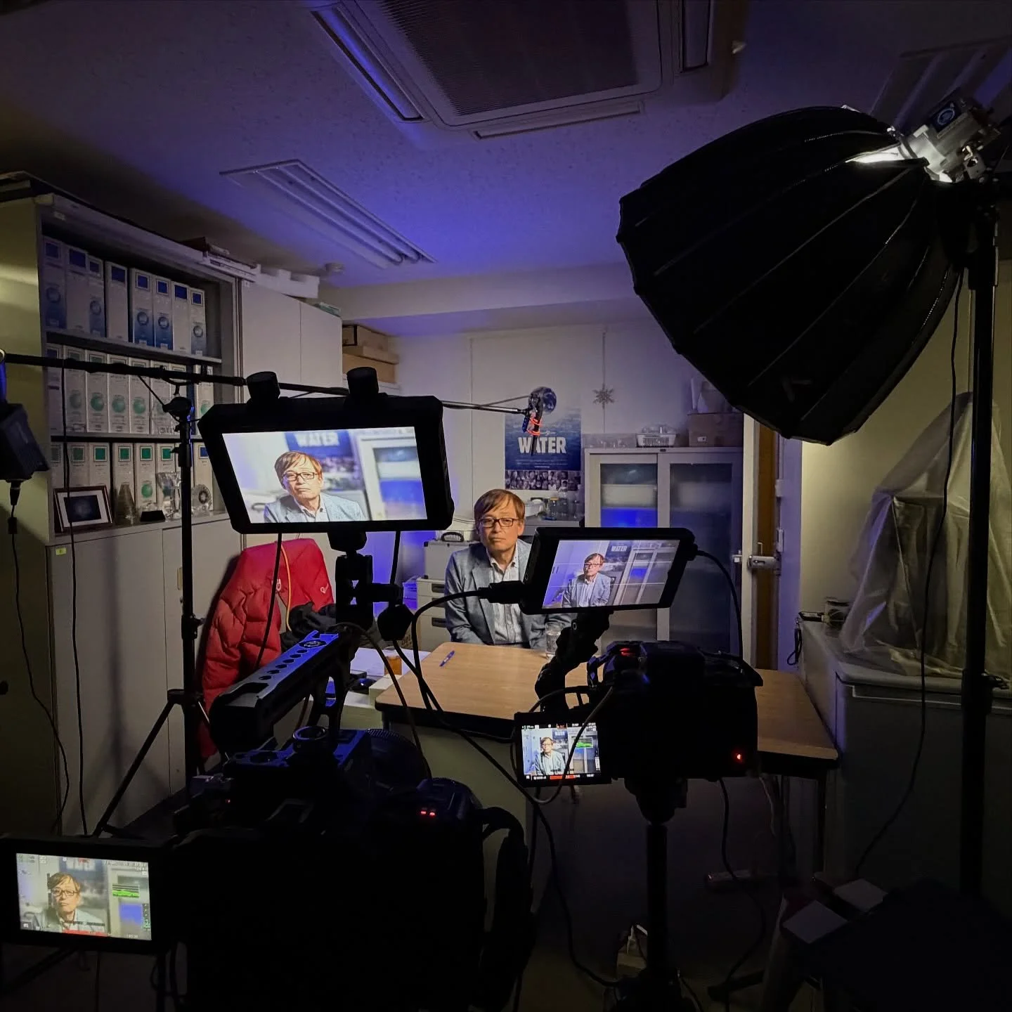 Making it look more like a lab with the lighting. New personal record for the smallest place ever to have set up a 2 camera interview shoot