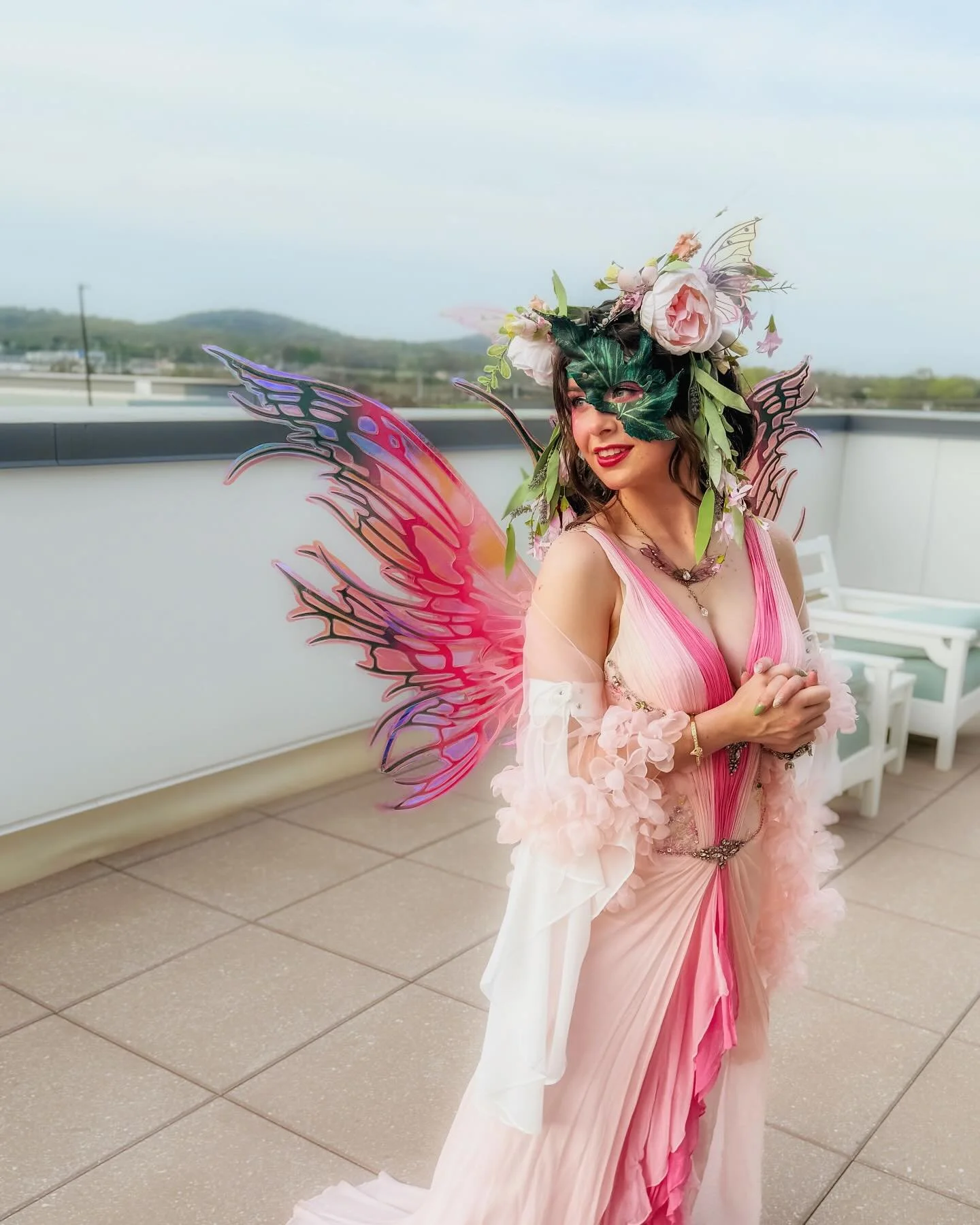 Petalwing spent an enchanting evening at the Starlight Masquerade, planting her spring flowers across the realm 🌸

Where might she flutter to next? 🧚&zwj;♀️

Taken at The Starlight Masquerade by @apprenfaire 🎭L