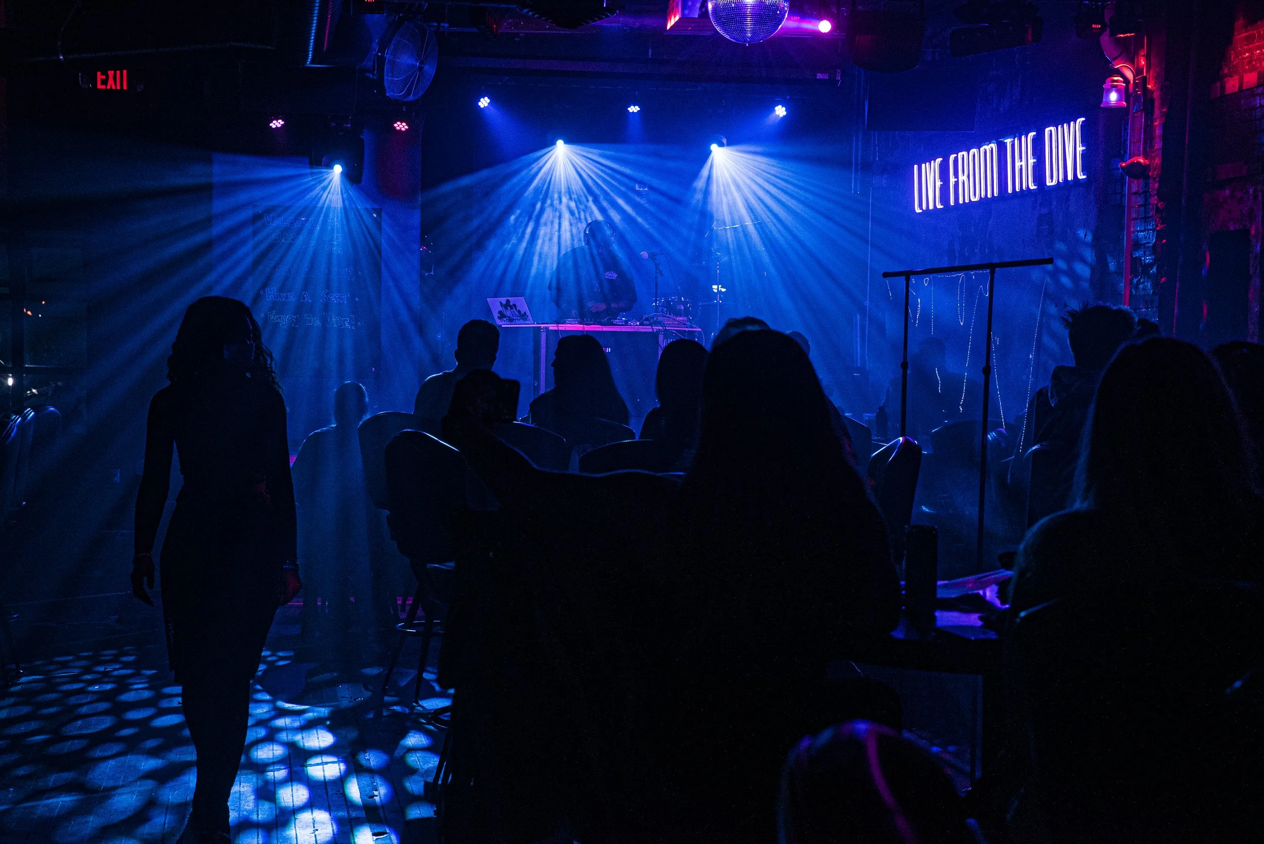  Iowa City locals and University of Iowa students pile into Elray’s in downtown Iowa City on Friday, October 9th, 2020. As of this weekend, the government mandated closing of bars has been lifted prompting an upswing of business as locals and student