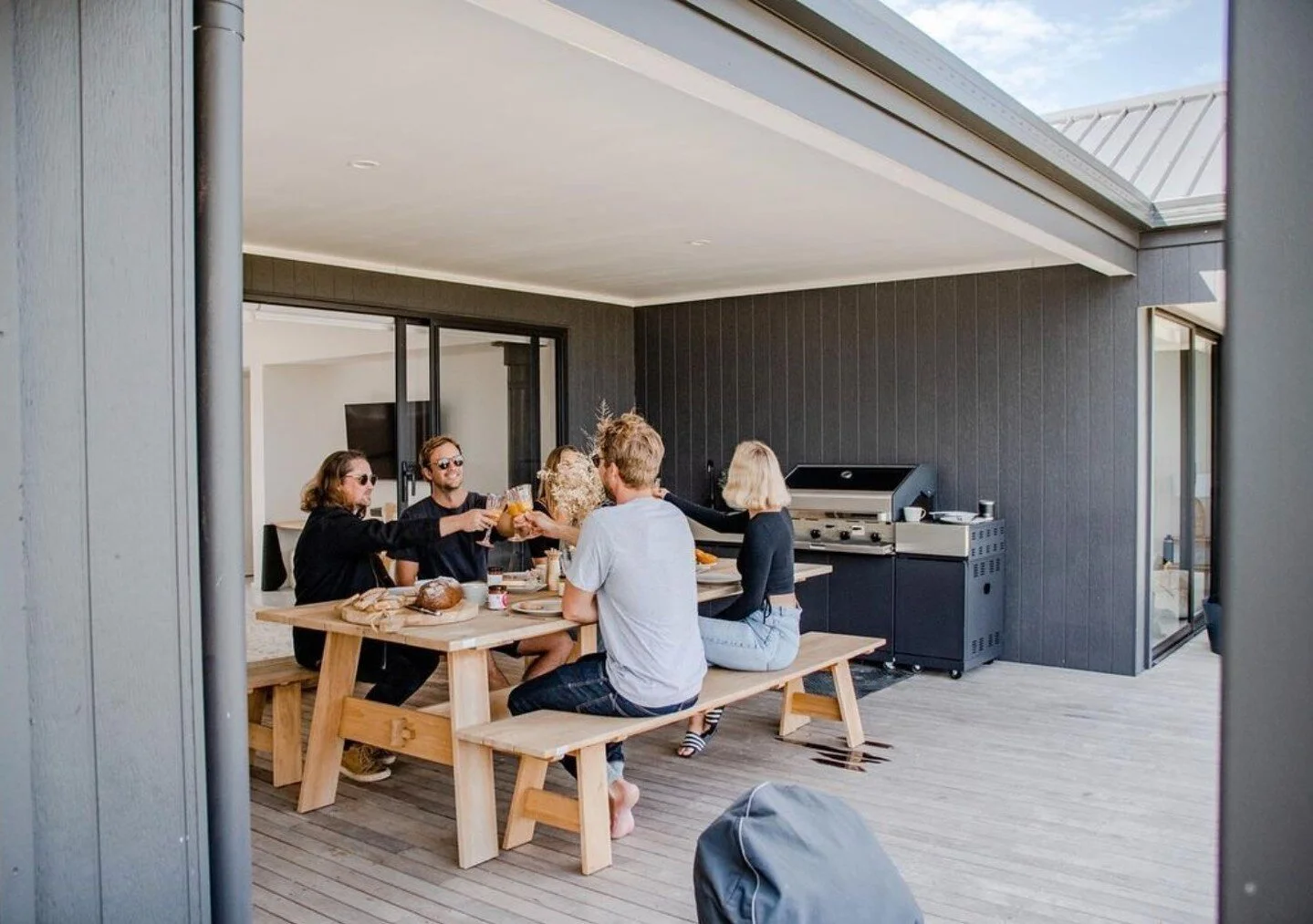 The Ridge is designed for couples, families or groups of up to 6 guests with 3 bedroom retreats, indoor / outdoor dining and a full size, gourmet kitchen. The solar passive layout provides comfort all year round with glass doors and windows perfectly