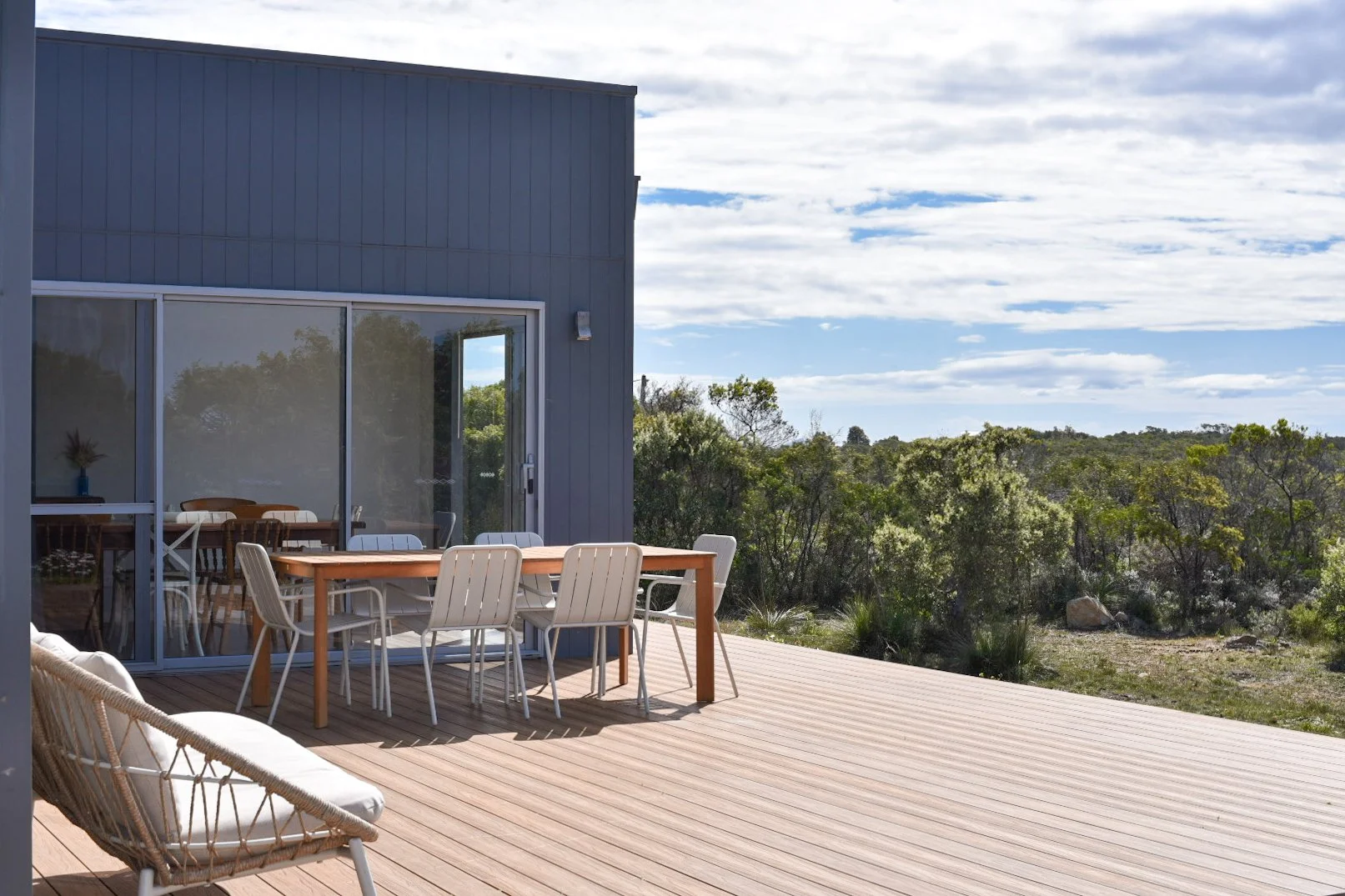 Villa Vista I 10 Guests I 3 Bedrooms I 2 Bathrooms I Point Henry ~ Ocean Views 