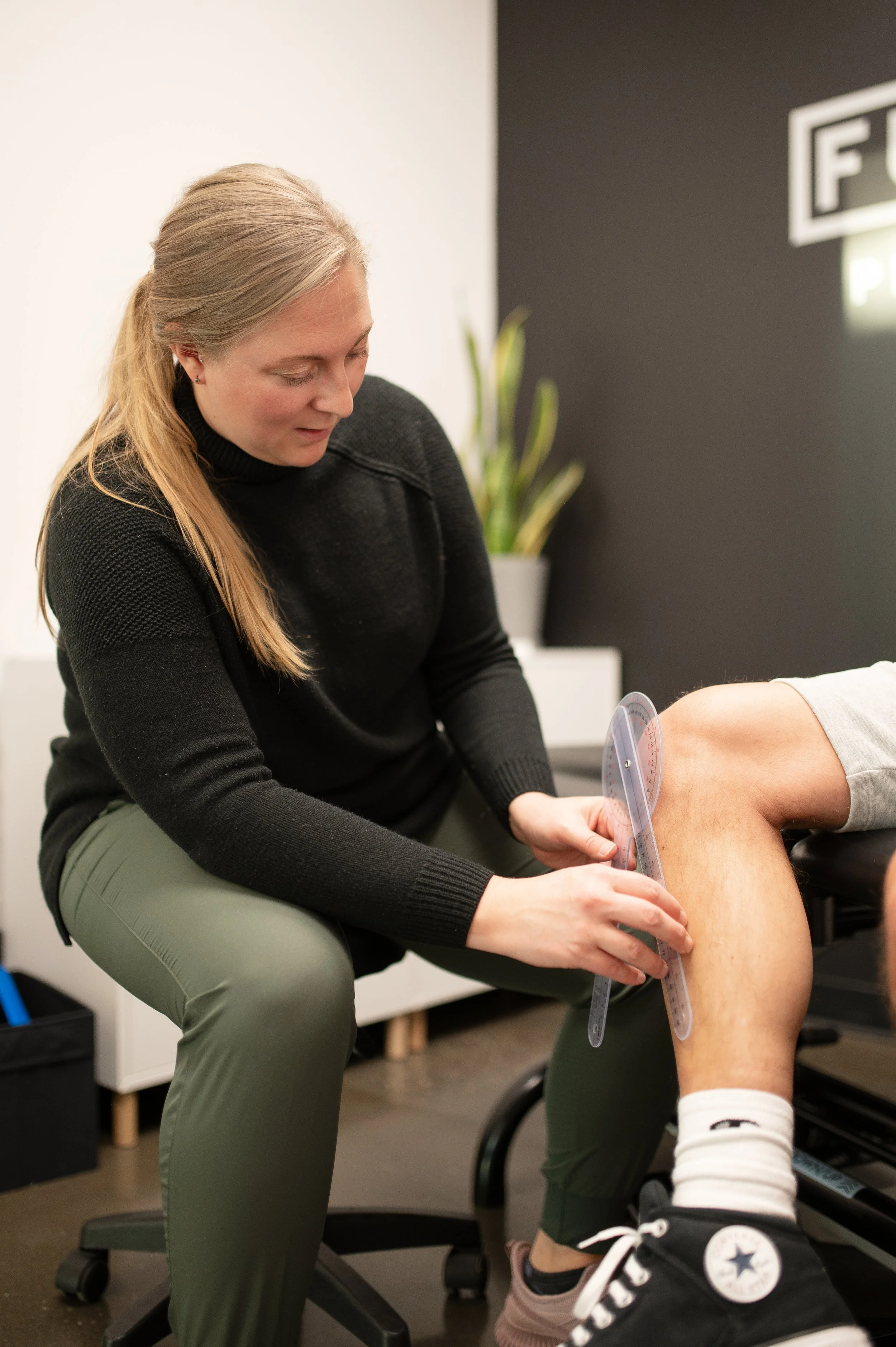 Physio Nicole assessing hip pain