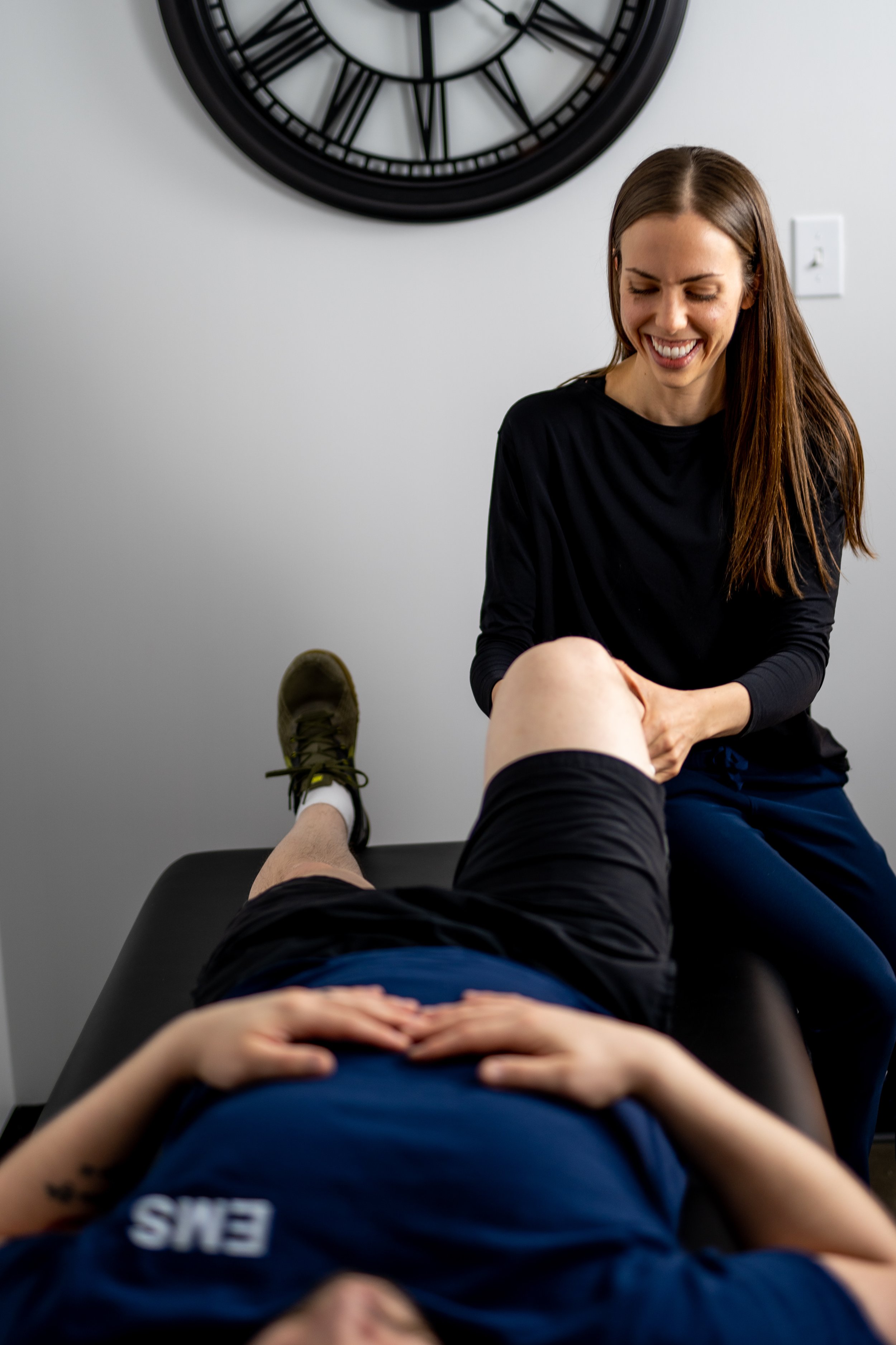 Lindsey Walker physiotherapist assessing ACL tear