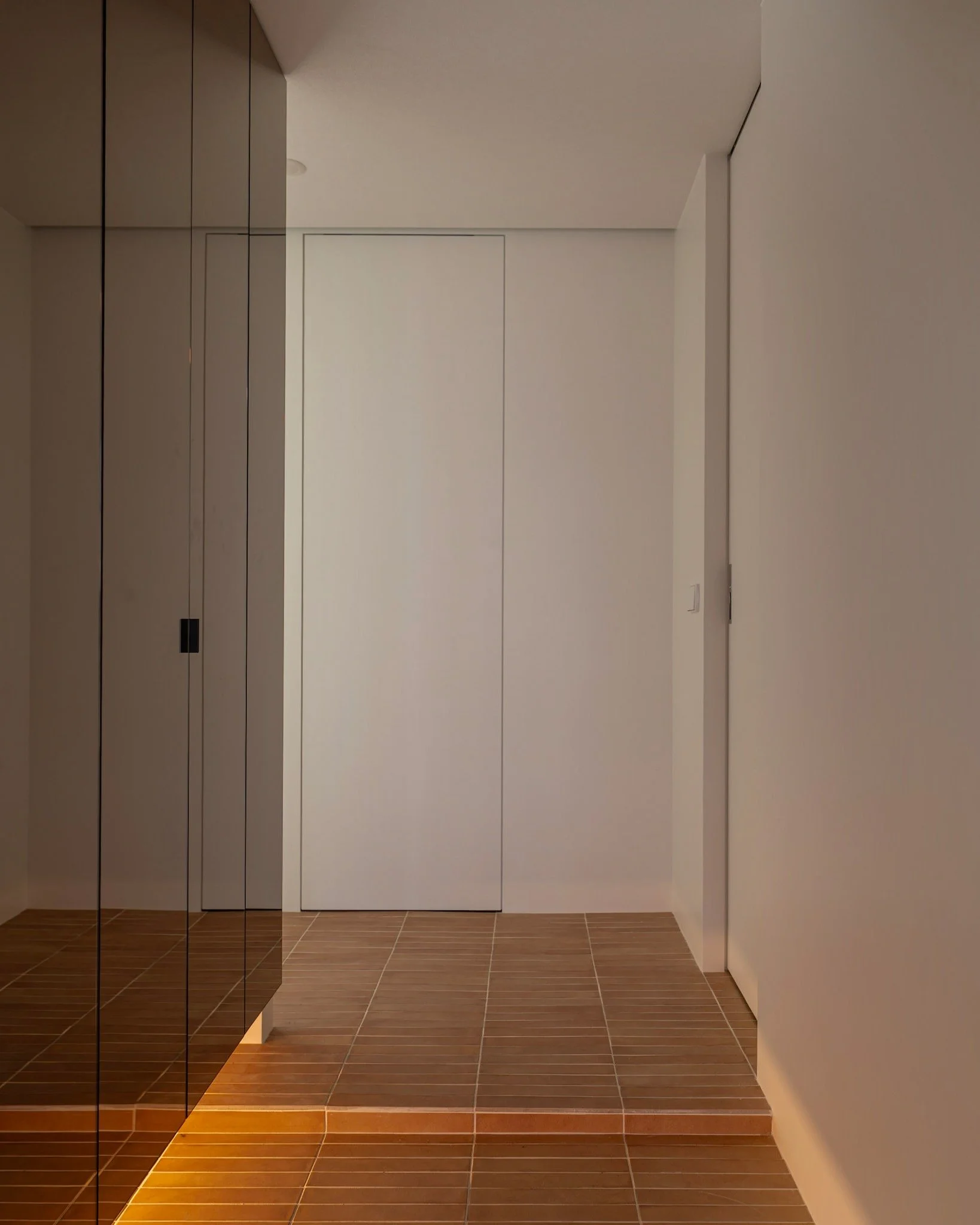 히든도어와 다양한 깊이감

A Hidden Door &amp; Layered Depths