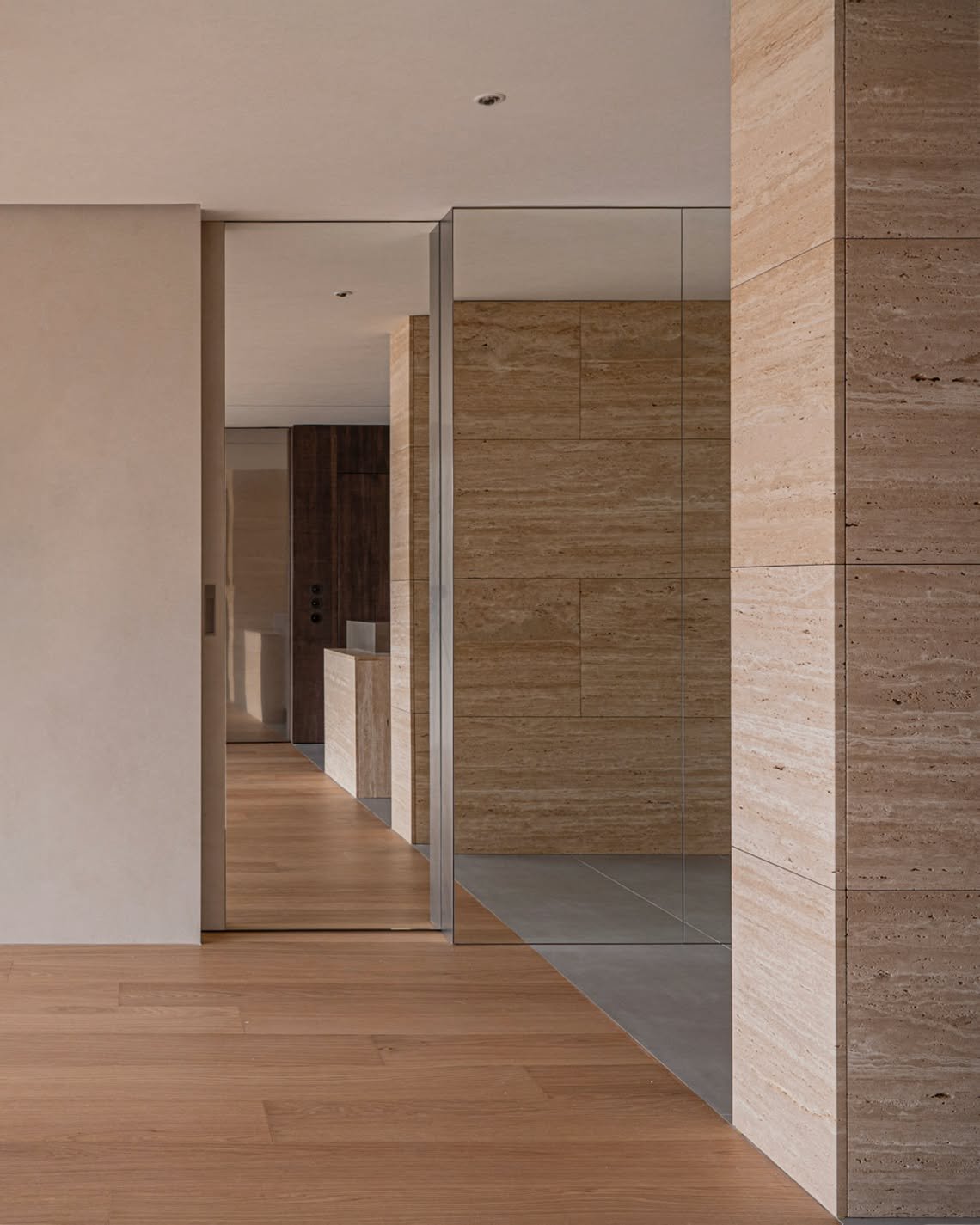 공간의 깊이감과 자재의 질감, 그리고 결

The depth of the space, the texture of the materials, and the grain