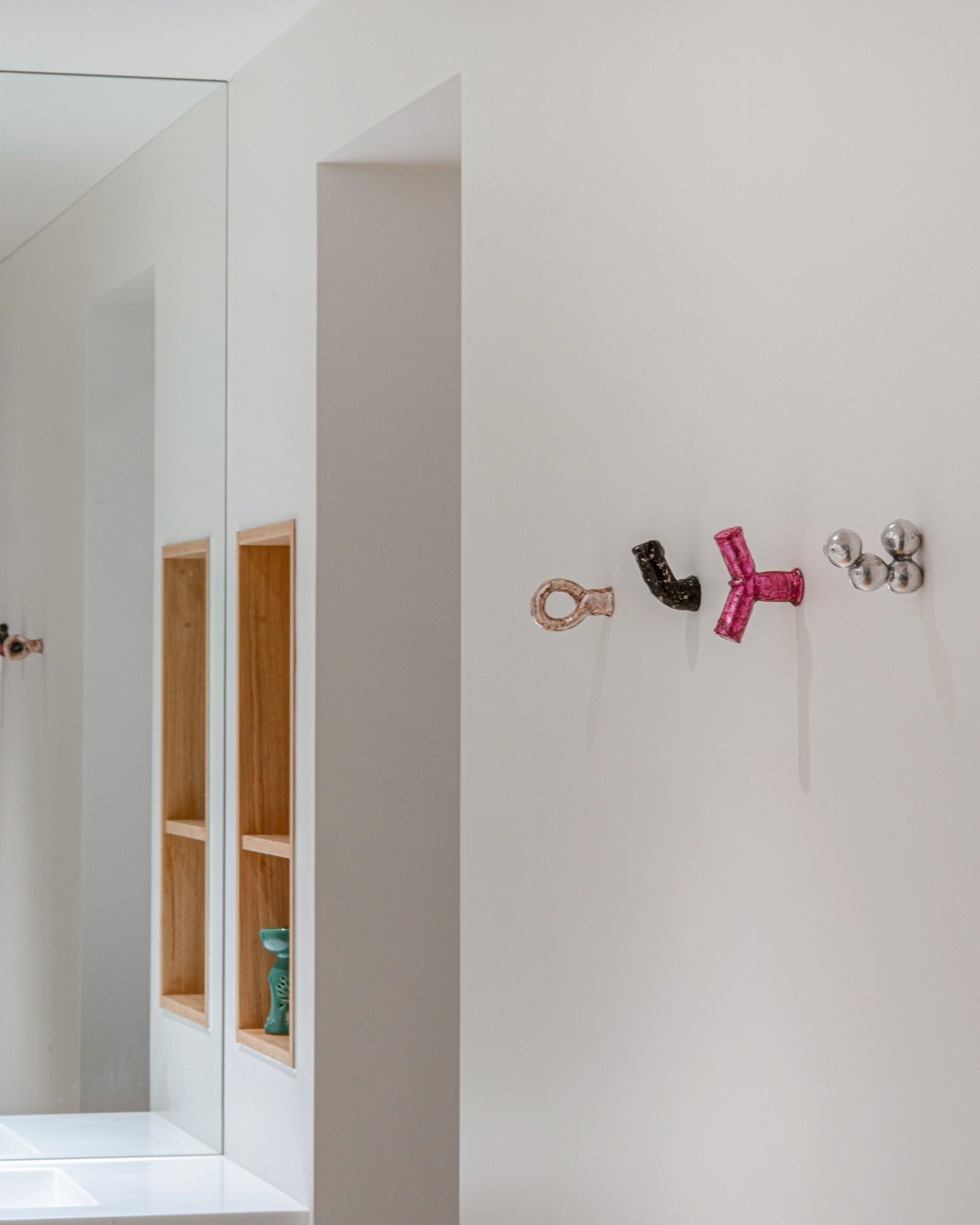 우리는 공간을 만듭니다 하지만 그 비워낸 자리에 채워지는 입주자분의 취향과 감각이 담긴 디테일들이 비로소 &lsquo;집&rsquo;을 완성합니다

We create the space&mdash;but it is the tenant&rsquo;s unique taste and personal touches that fill it, and truly complete the home