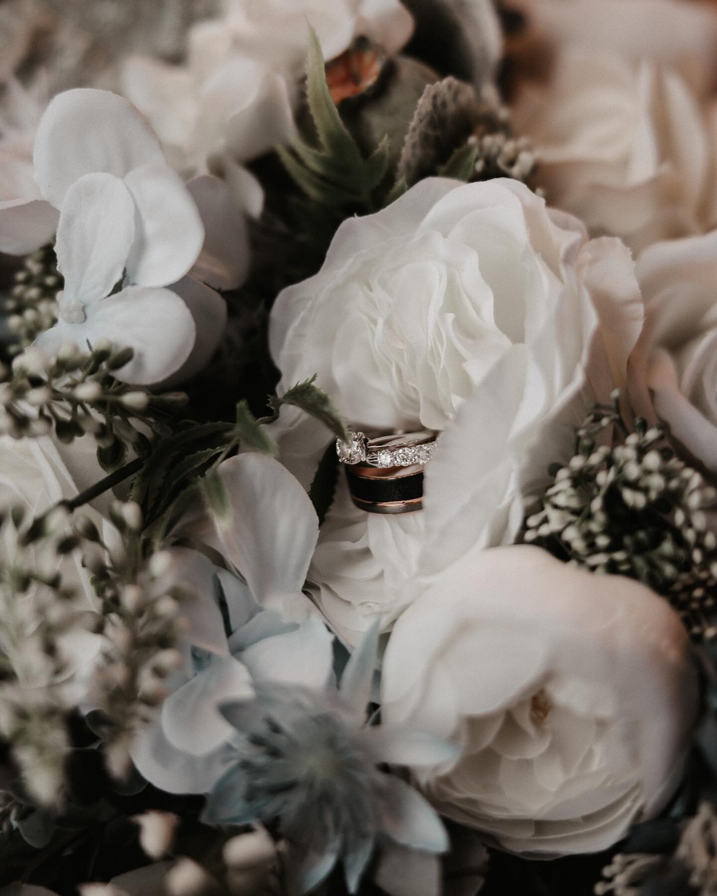 Getting the ring  and flat lays shots are one of my favorite parts of the wedding day 💍