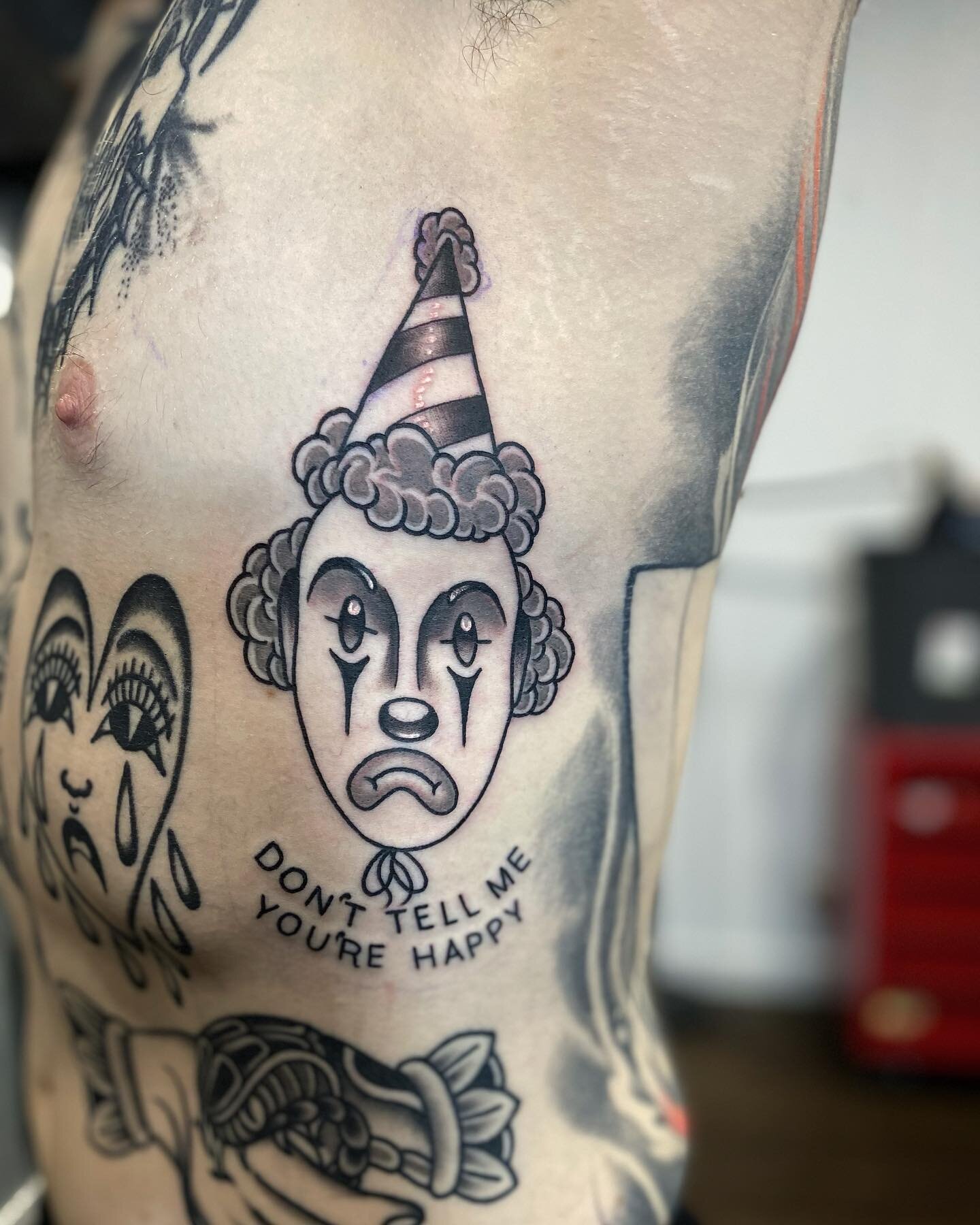 Super fun banger from my BMTH flash. Thanks Travi! 
V
K
O
#bmth #bmthtattoo #customtattoo #adelaide #adelaideartist #adelaidetattooartist #adelaidetattoos #adelaideart #traditionaltattoo