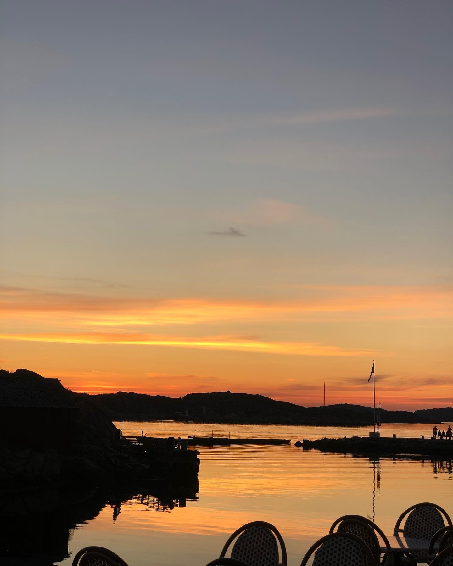 P&aring; fredag g&auml;stas vi av H&auml;stpojken och det v&auml;ntas str&aring;lande solsken! ☀️ Det kan inte bli n&aring;got annat &auml;n en fantastisk kv&auml;ll, s&aring; vill du njuta av, den &auml;n s&aring; l&auml;nge finaste sommarkv&auml;ll